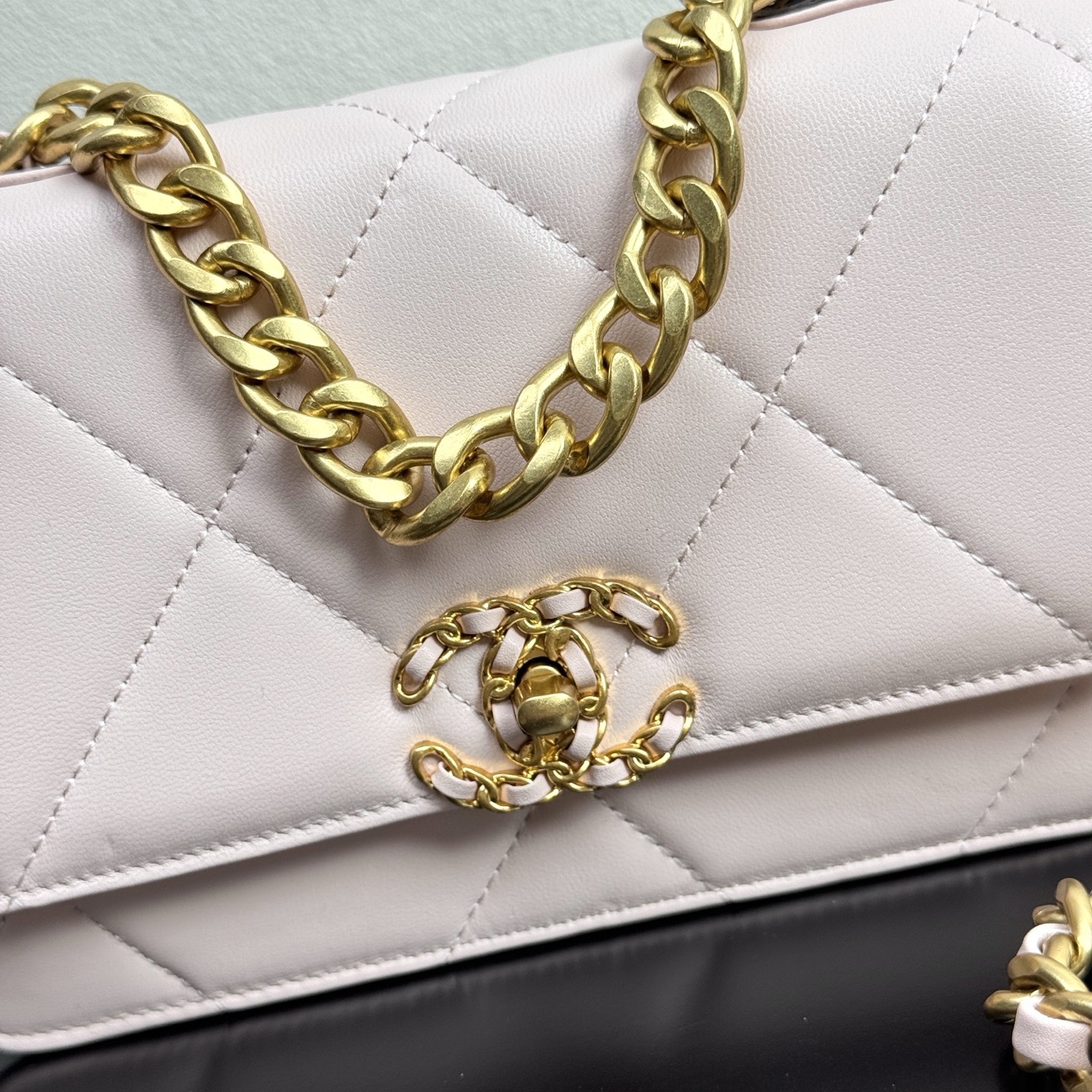 19 WOC Quilted Lambskin Shoulder Bag in Light Pink (Tri-Tone Hardware)