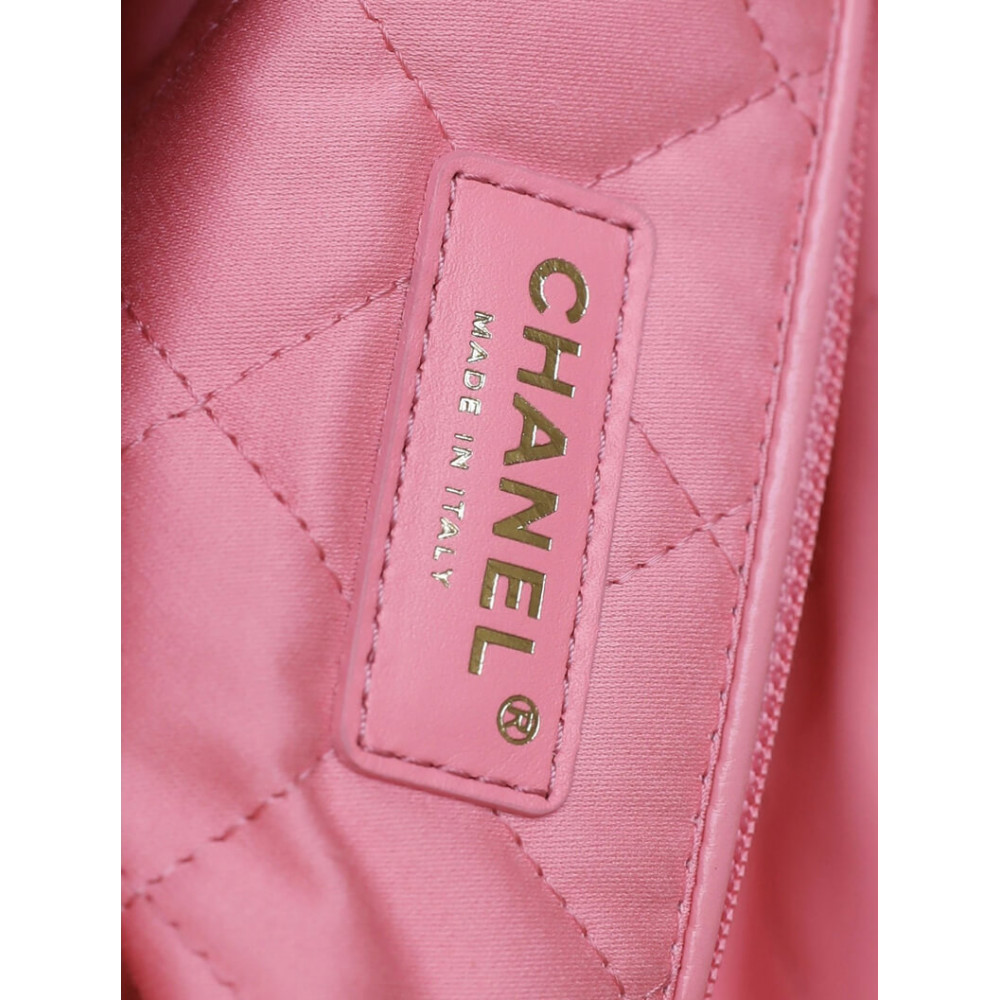 Chanel 22 Handbag in Shiny Calfskin 46cm