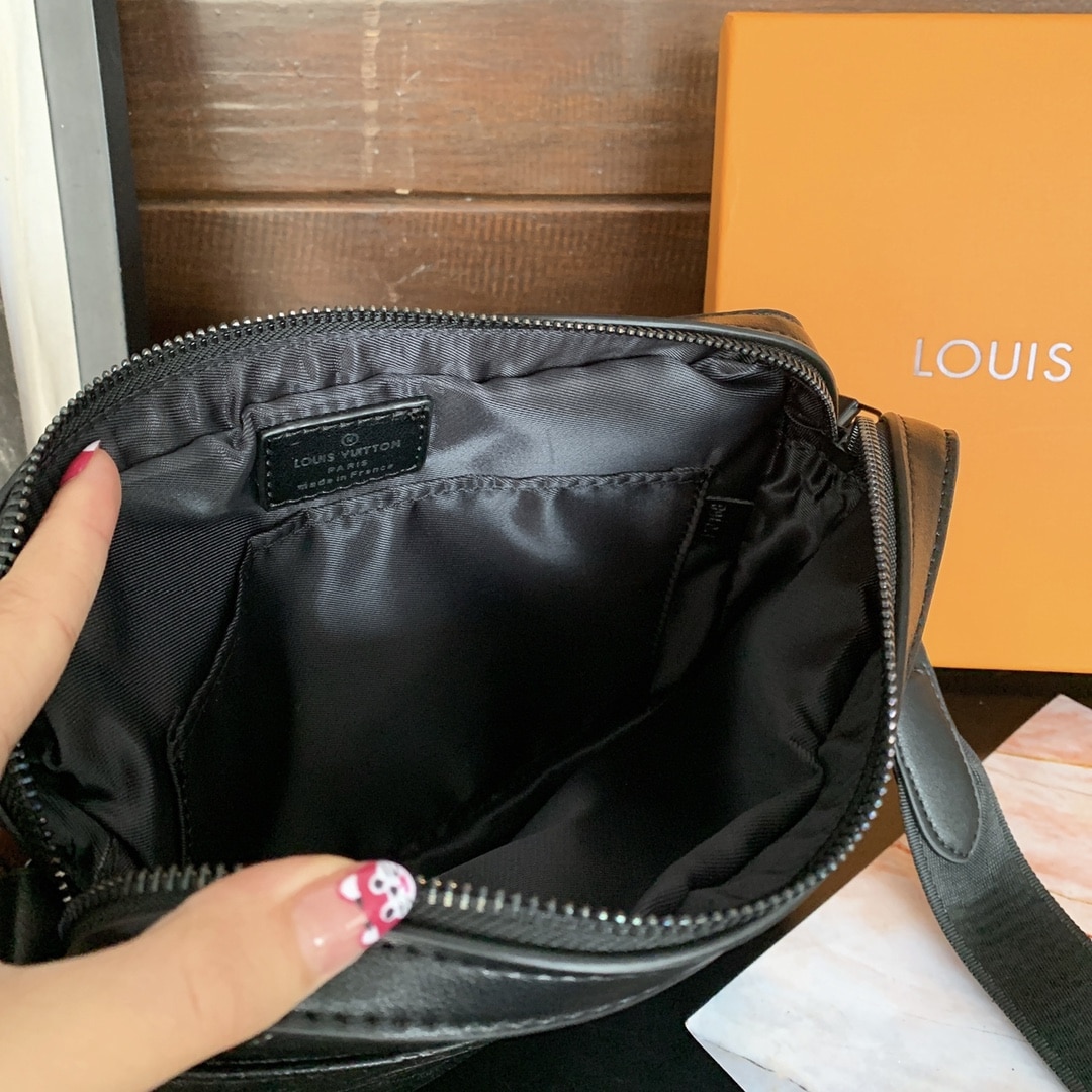Louis Vuitton Duo Messenger Bag Black 25Cm M69827