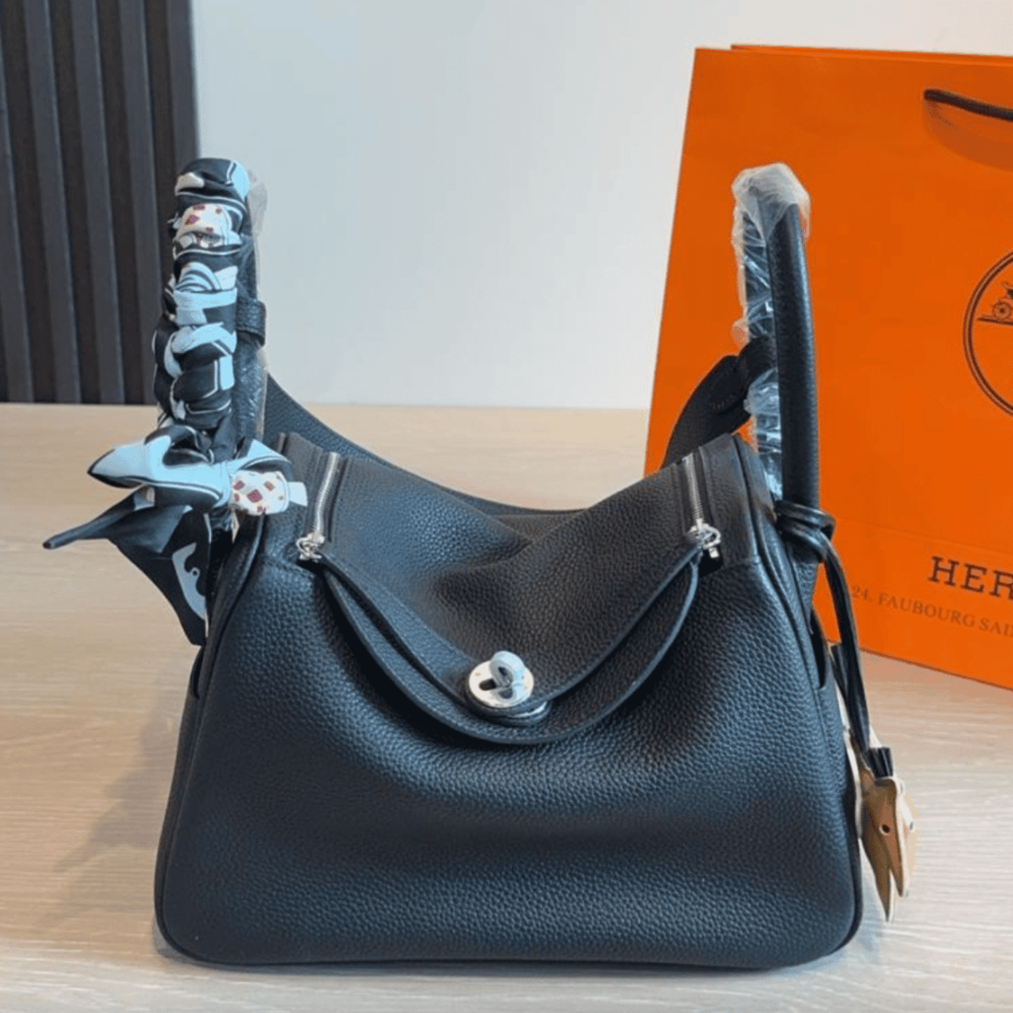 Hermes Women Lindy 26cm Clemence Leather-Black