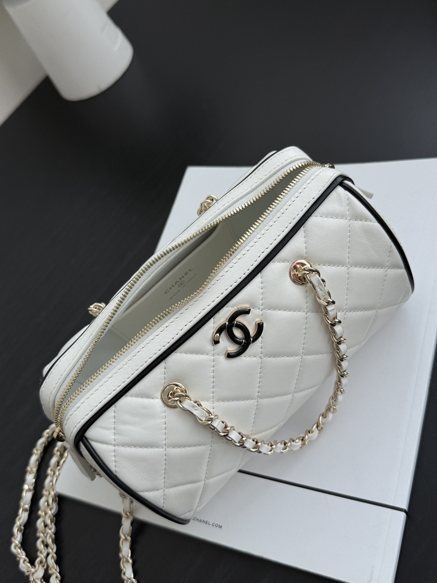 Chanel Spring Summer 2025 Pre-collection Clutch With Chain Lambskin White 18.5cm/ 7.3inches