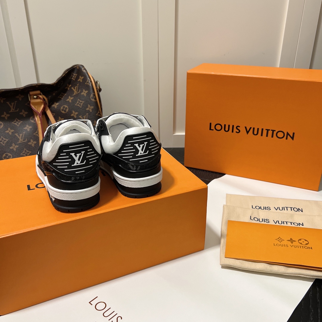 Louis Vuitton Trainer Sneakers Black And White 1A9Jgb