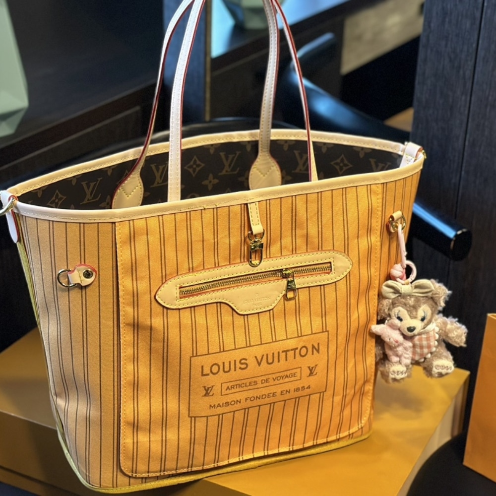 Louis Vuitton Neverfull Bandoulière Inside Out Monogram Jaune Safran 33Cm M11947