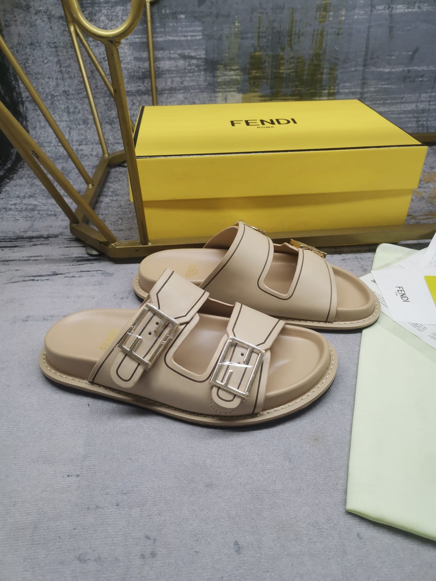 Fendi Feel Leather Slides Beige 8X8326Na7F1Kcu