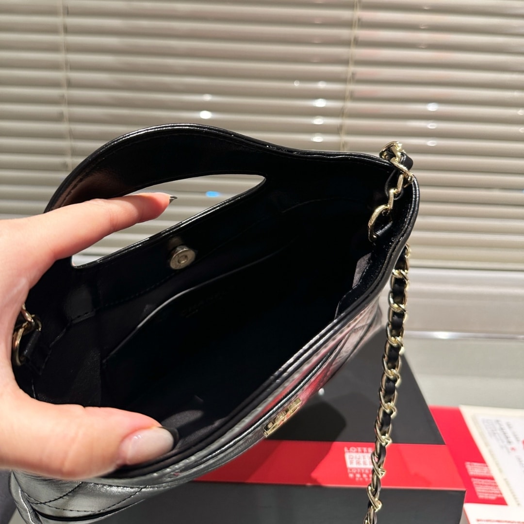 Chanel 24C Mini 31 Clutch With Chain Shiny Black 24Cm