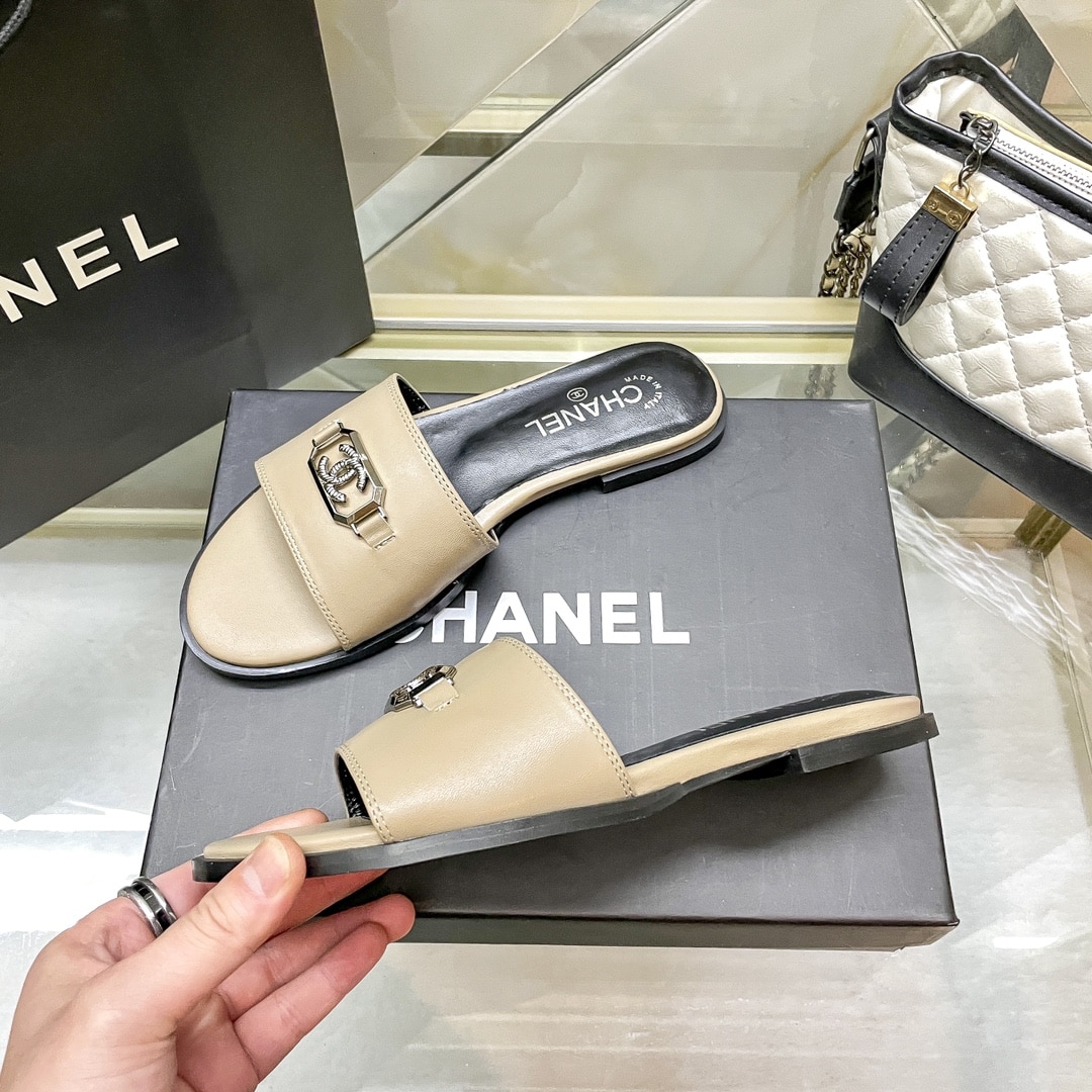 Chanel Slippers With Cc Silver Hardware Beige