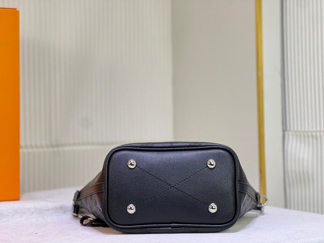 Louis Vuitton Blossom Pm Bag Black 20Cm
