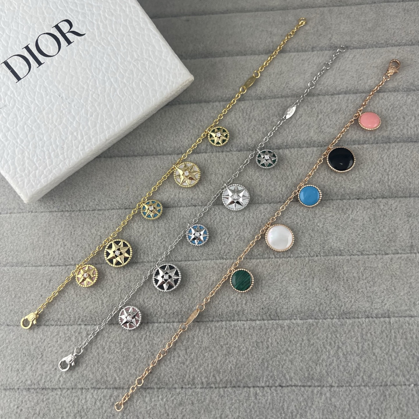 Bracelet featuring a combination of eight-pointed star motifs in five different sizes.