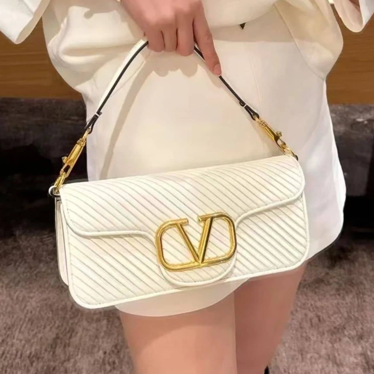 Valentino Garavani Locò Shoulder Bag In Pleated Nappa White 26Cm