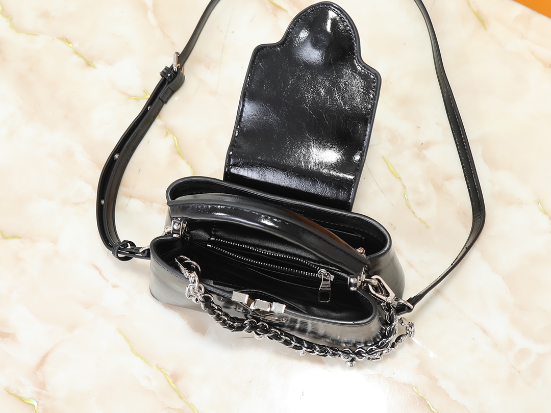 LV Capucines East-West BB