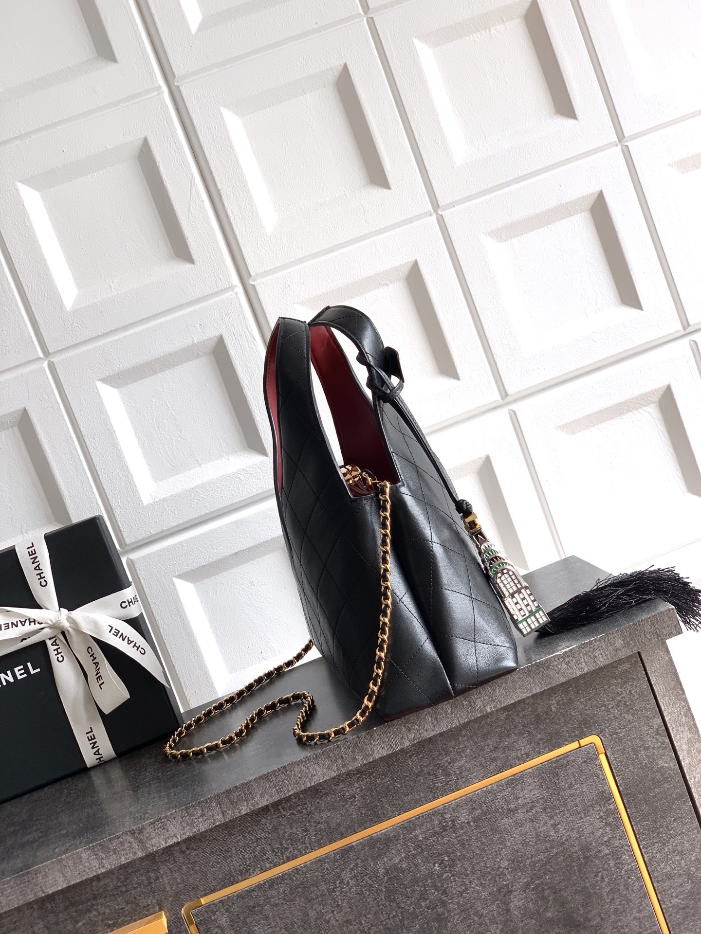2026 Fall-Winter Maxi Hobo Bag in Black Shiny Lambskin with Gold-Tone Hardware & Empire State Building Tassel Charm