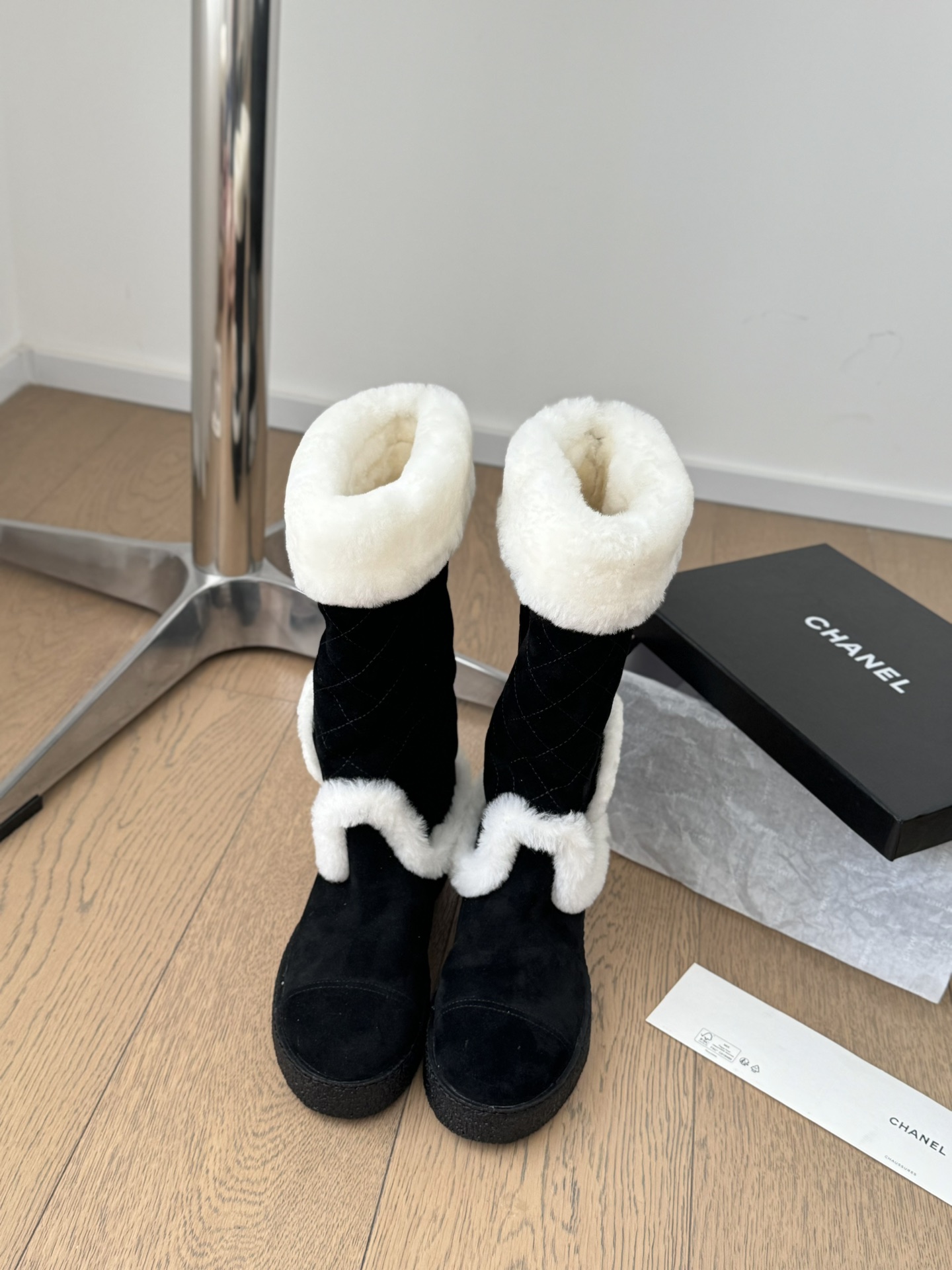 𝐜𝐡𝐚𝐧𝐞𝐥 24K new snow boots-black