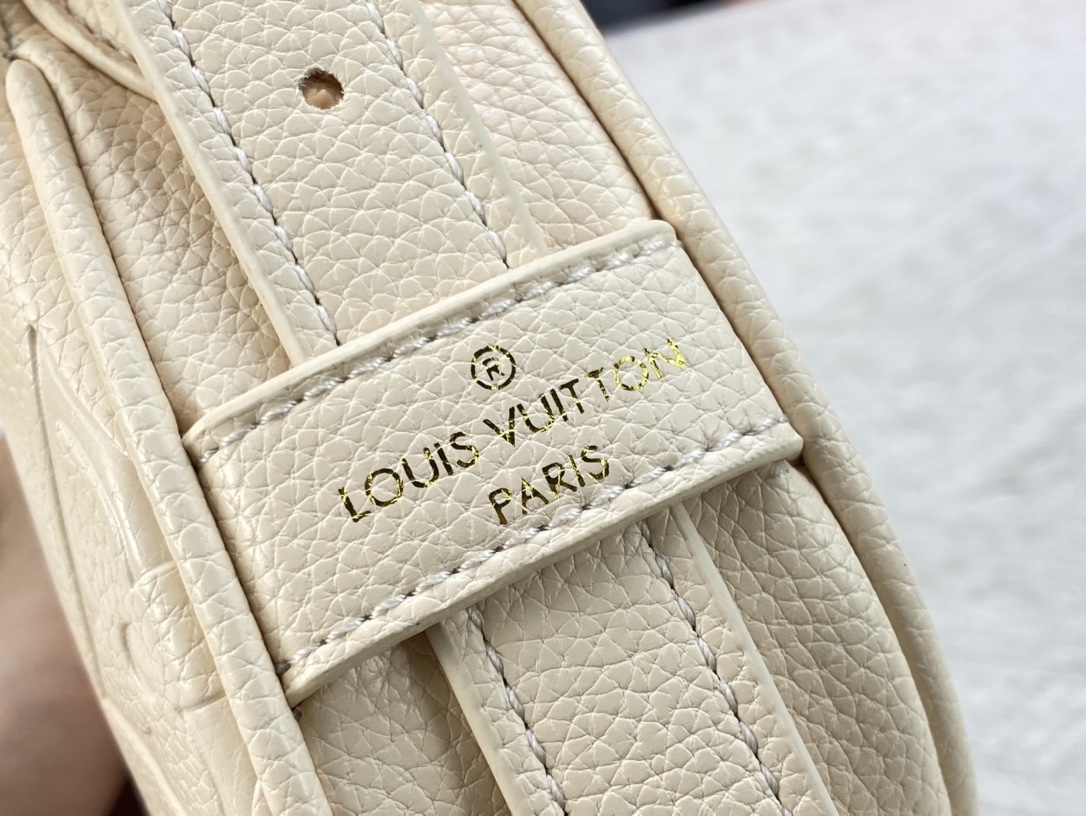 Louis Vuitton Mini Moon White 20Cm M82519