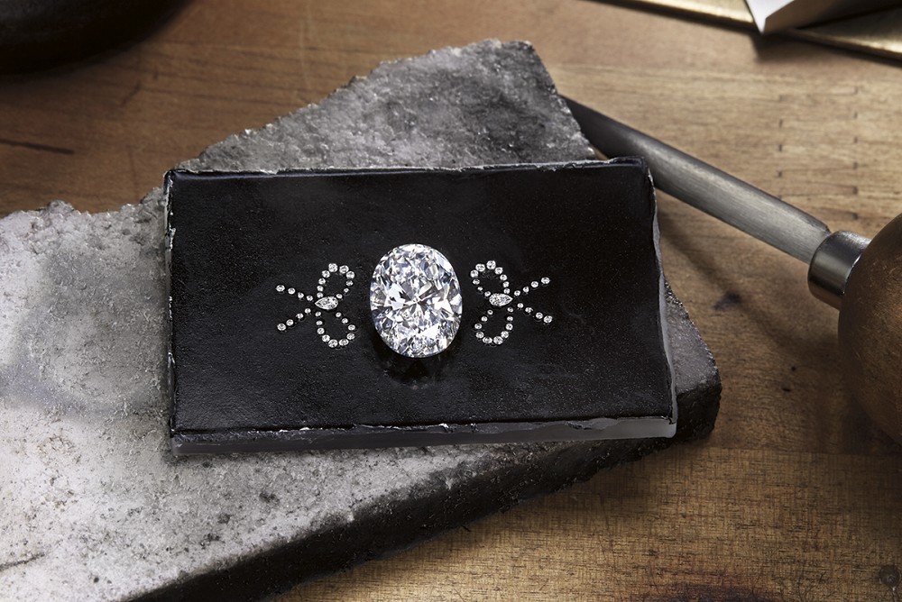 Oval Diamond Bow Ring
