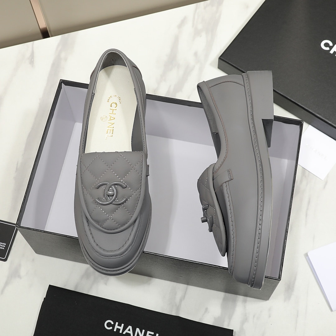 Chanel Cc Nib Turnlock Moccasins Flat Loafers Grey