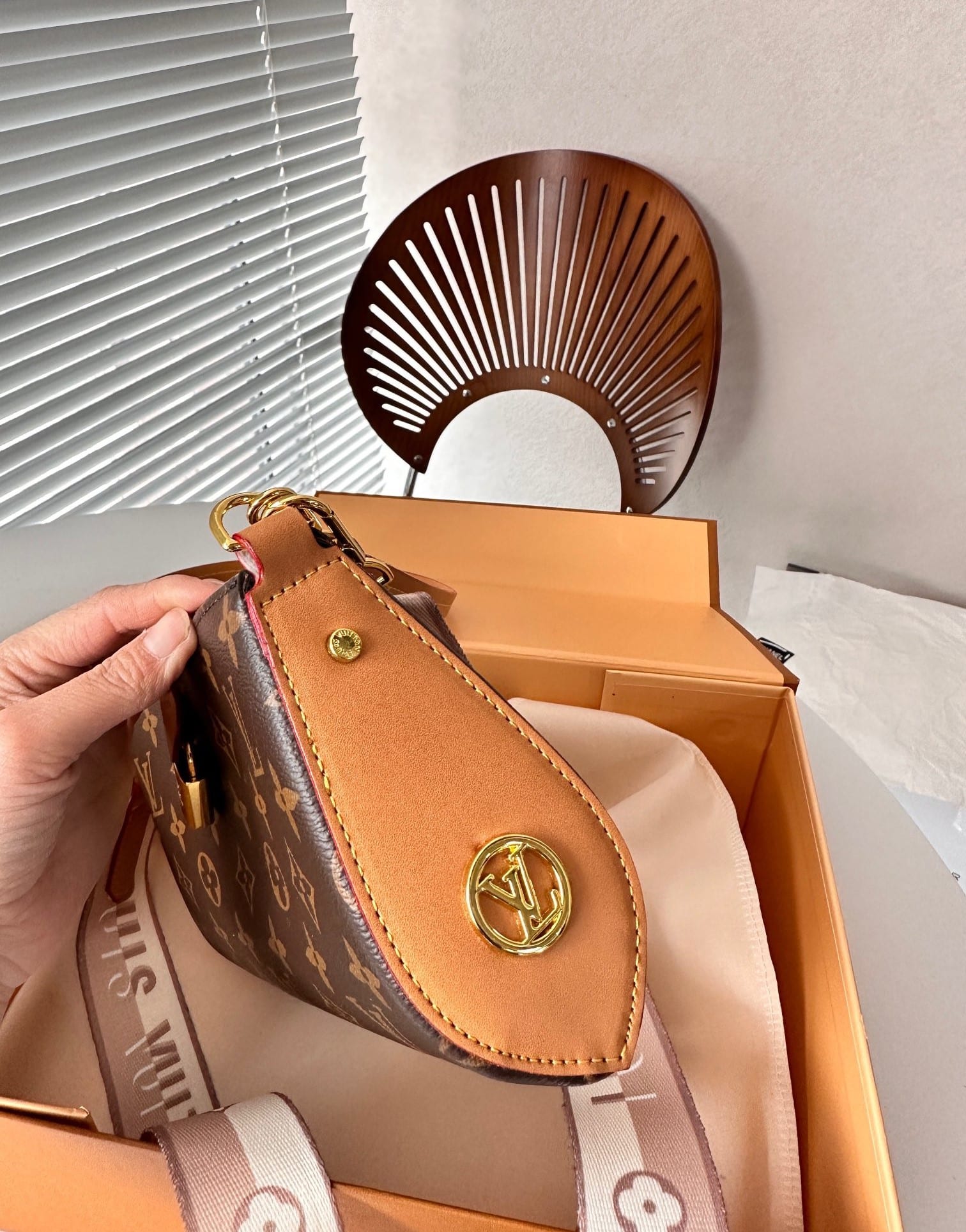 Louis Vuitton Pochette Tirette Monogram Canvas 23Cm M47123