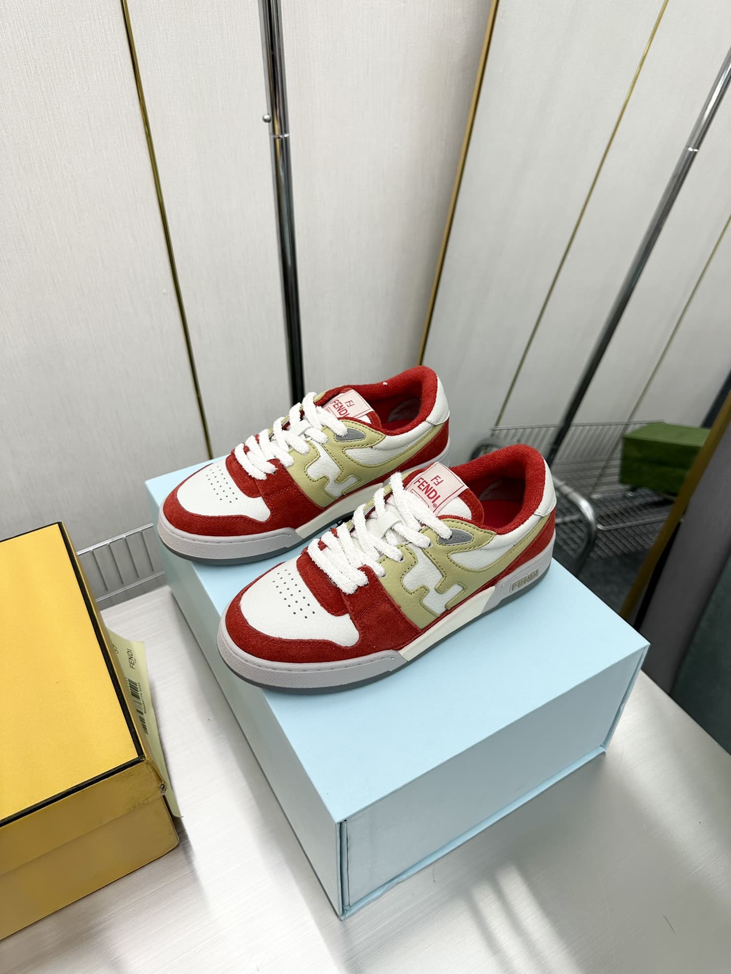 Fendi Match Suede Low Tops White And Red 7E1493Ai1Nf1H1D