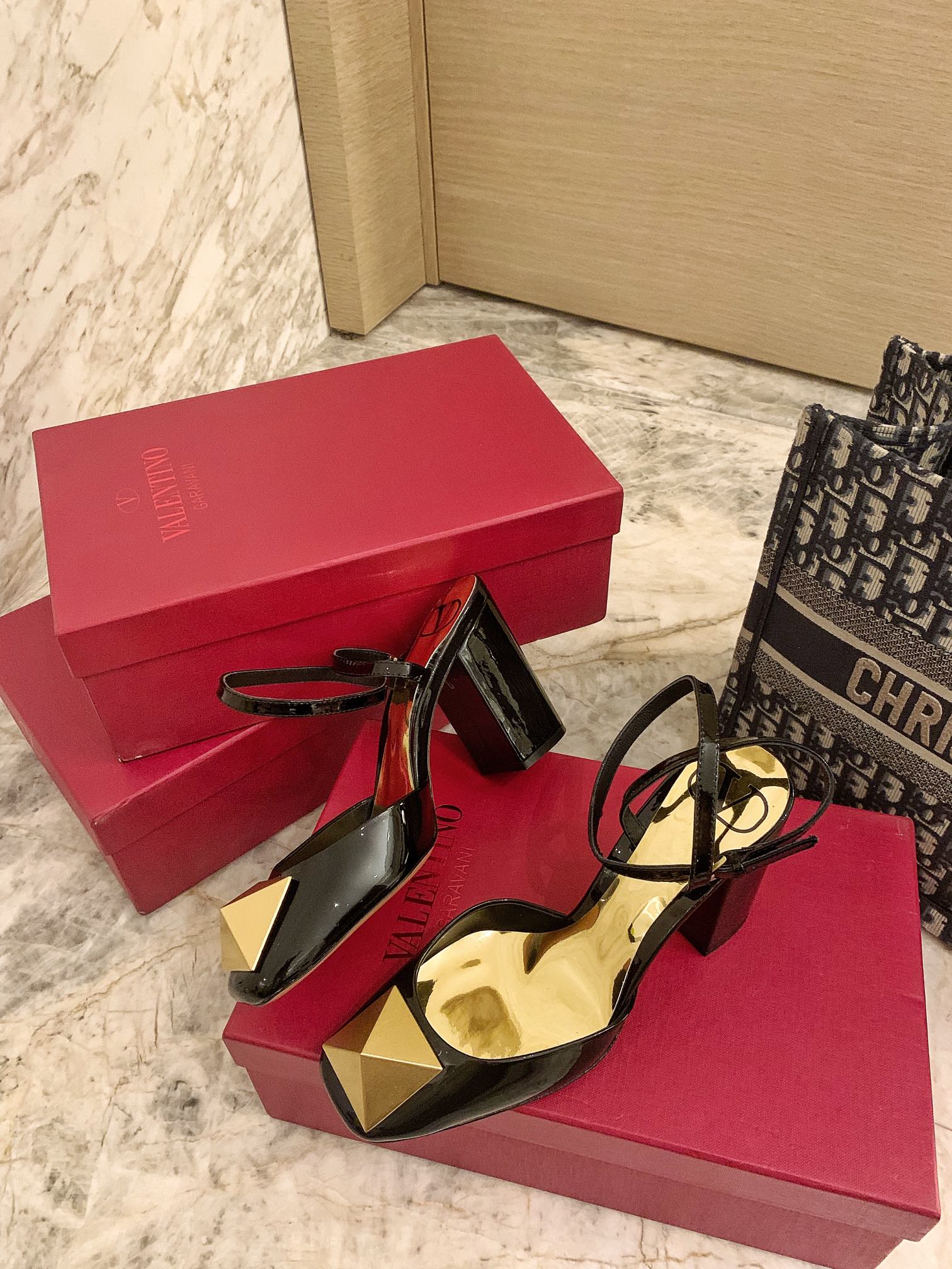 Valentino One Stud Pump In Patent Leather 90Mm Black Xw2S0Dt4Laf0No