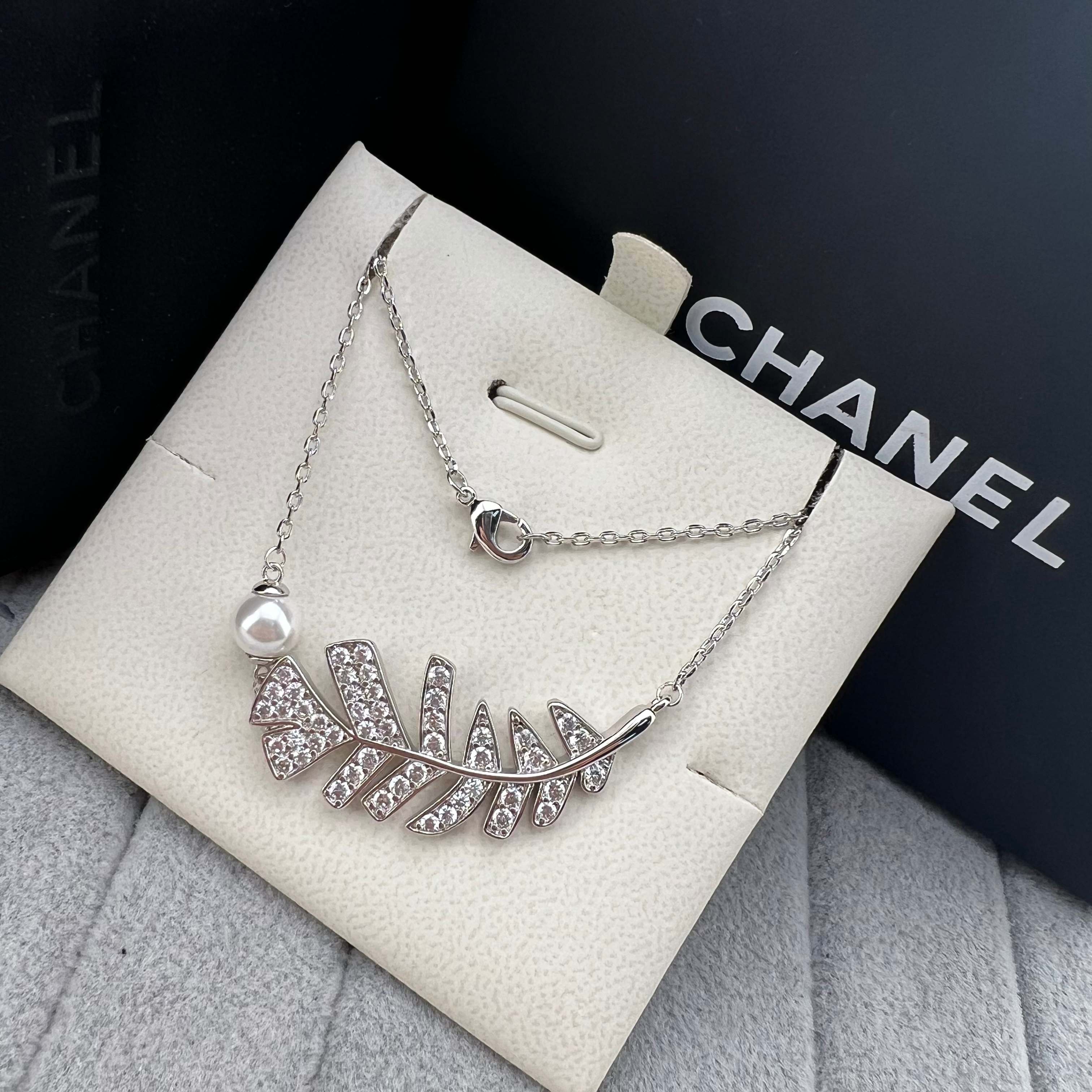 Pearl Feather Necklace