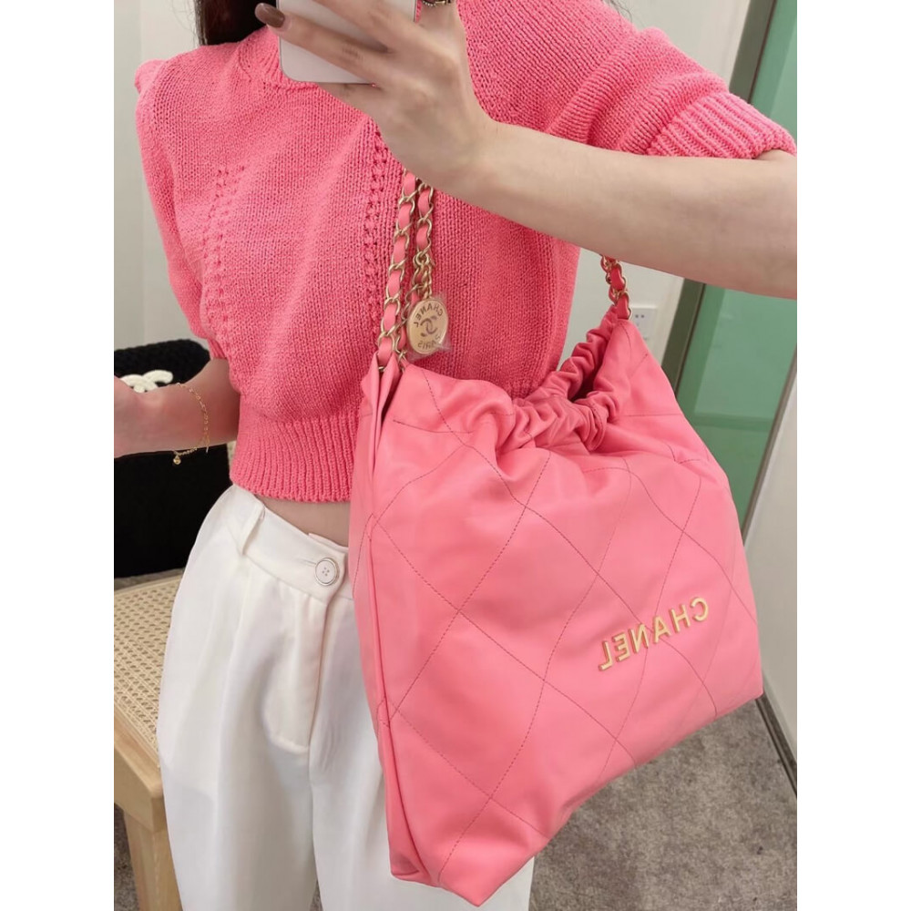Chanel 22 Handbag in Shiny Calfskin 46cm