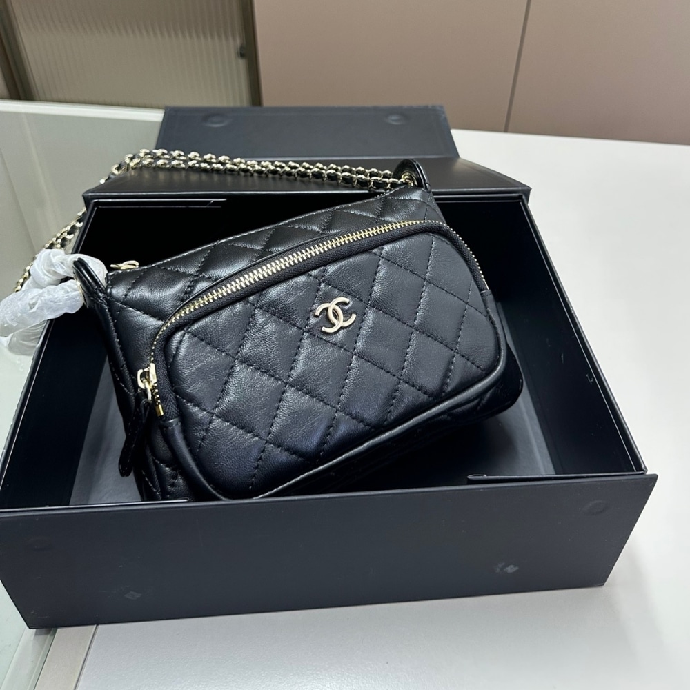 Chanel Shoulder Crossbody Bag With Chain Black 20cm