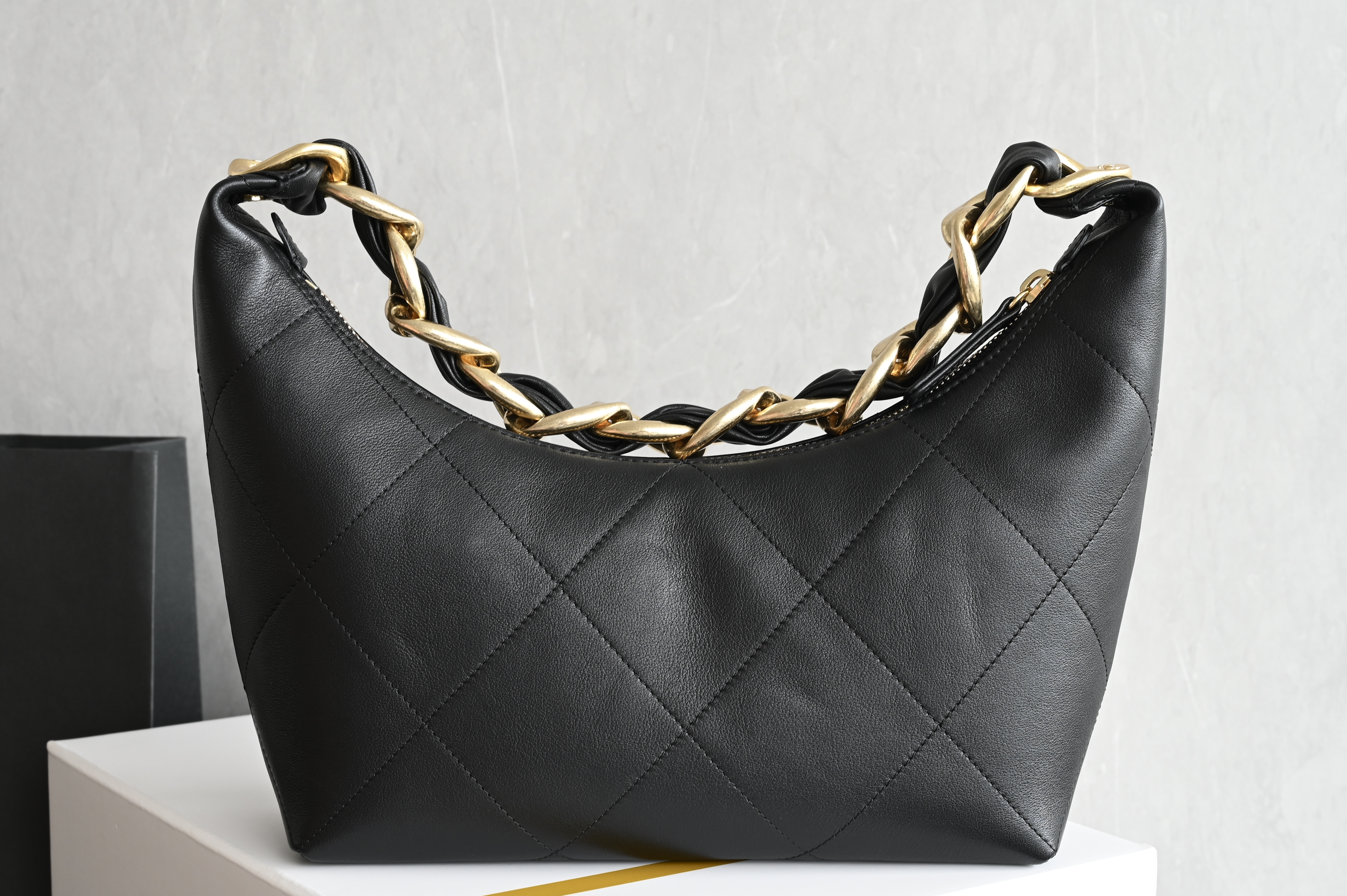25K Hobo Bag in Black Shiny Calfskin with Gold-Tone Hardware (AS5311)