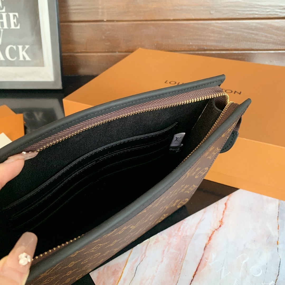 Louis Vuitton Voyage Mm Pochette Monogram Brown 26Cm