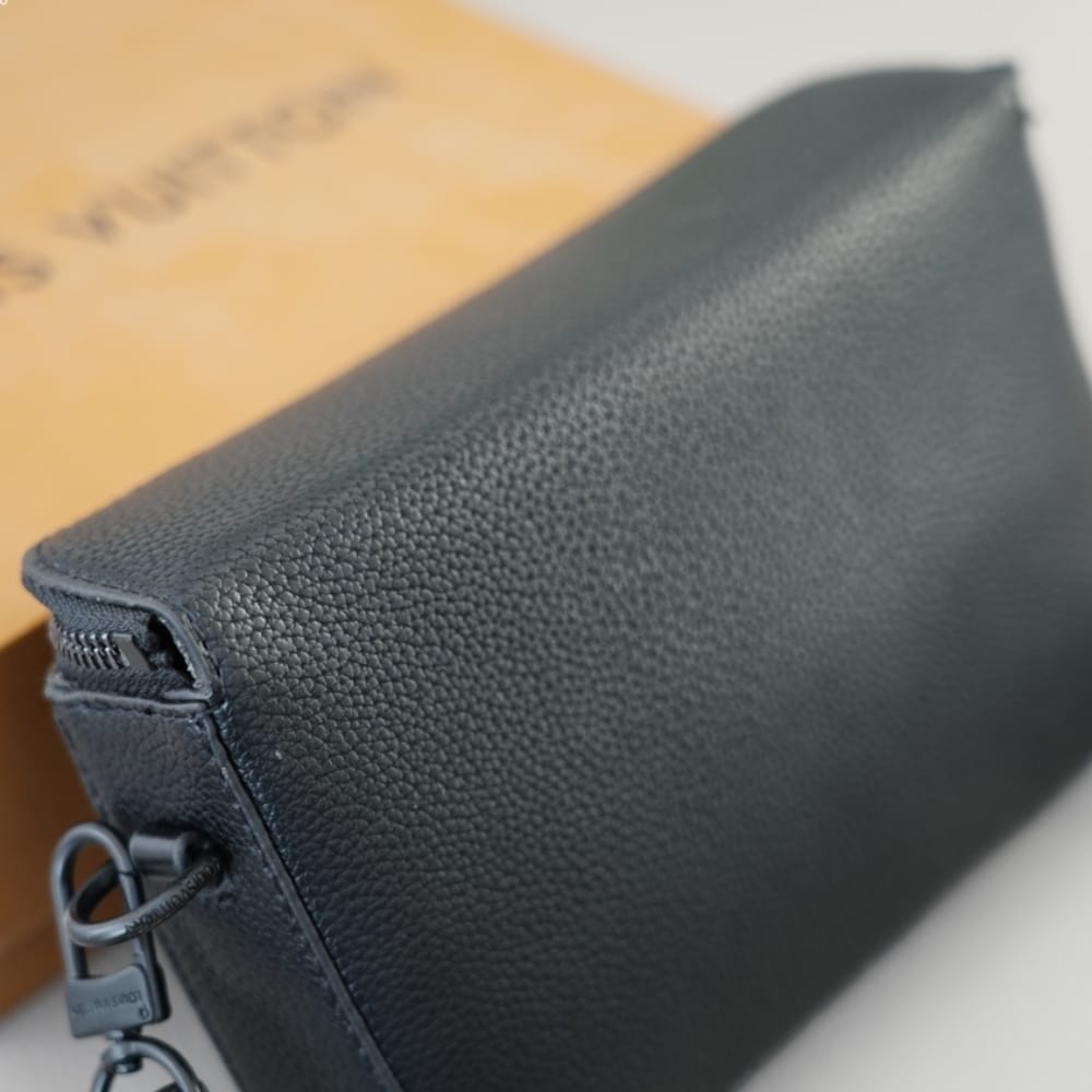 Louis Vuitton Pilot Bag Black 29Cm
