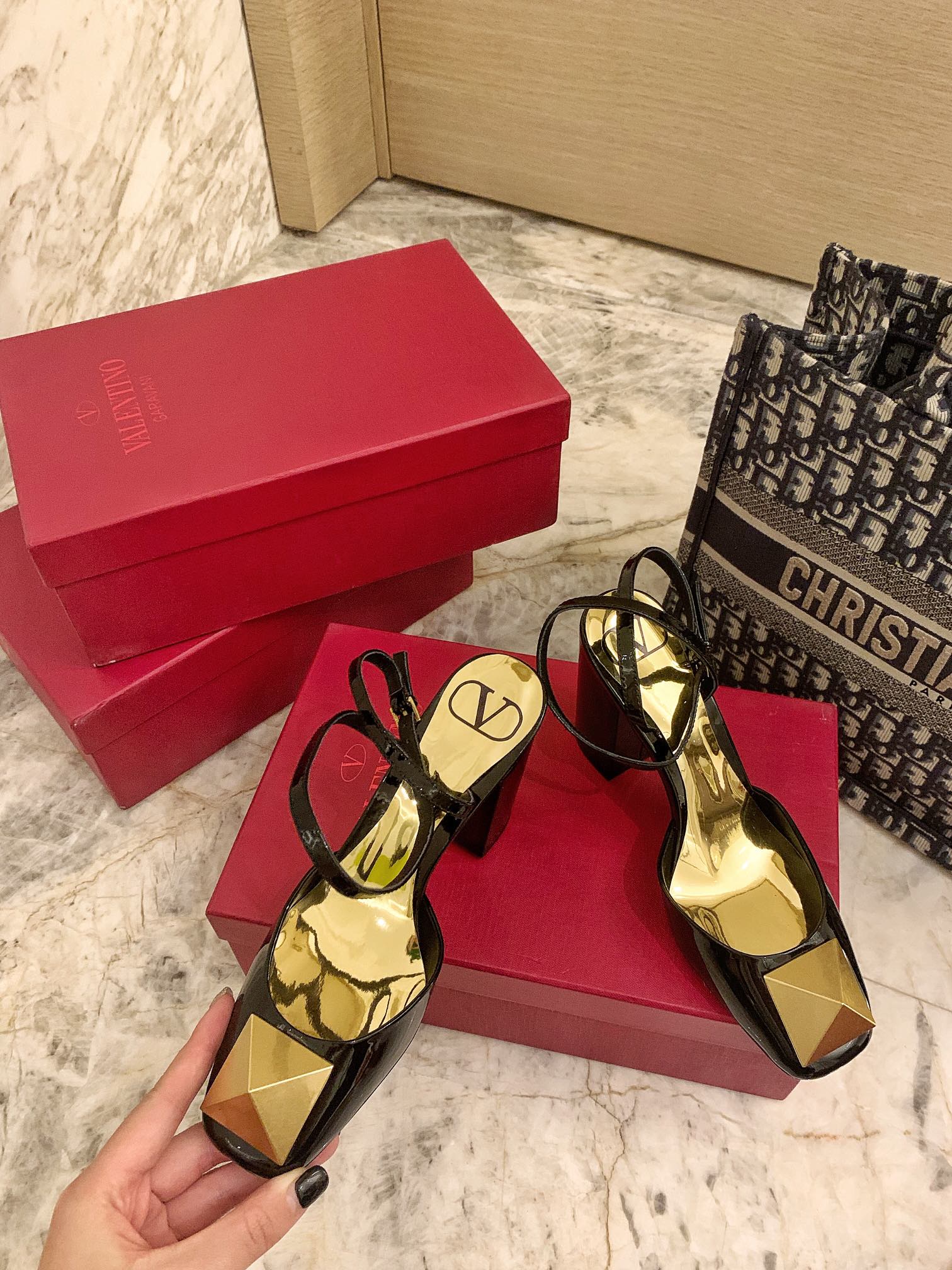 Valentino One Stud Pump In Patent Leather 90Mm Black Xw2S0Dt4Laf0No