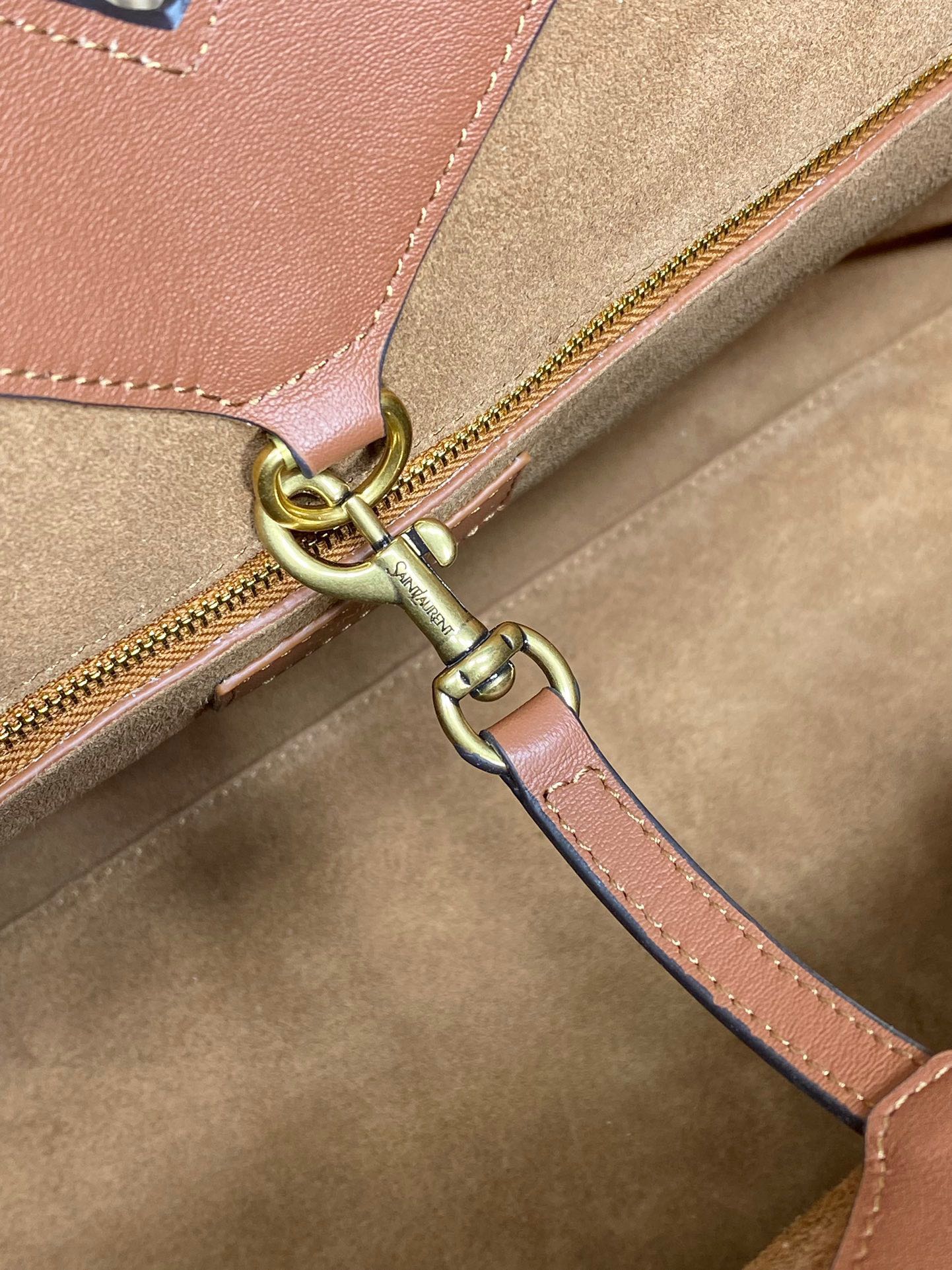 y tote in leather