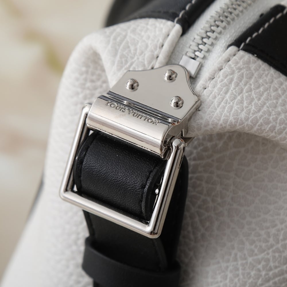 Louis Vuitton Lv Biker Pm White 30Cm M25561