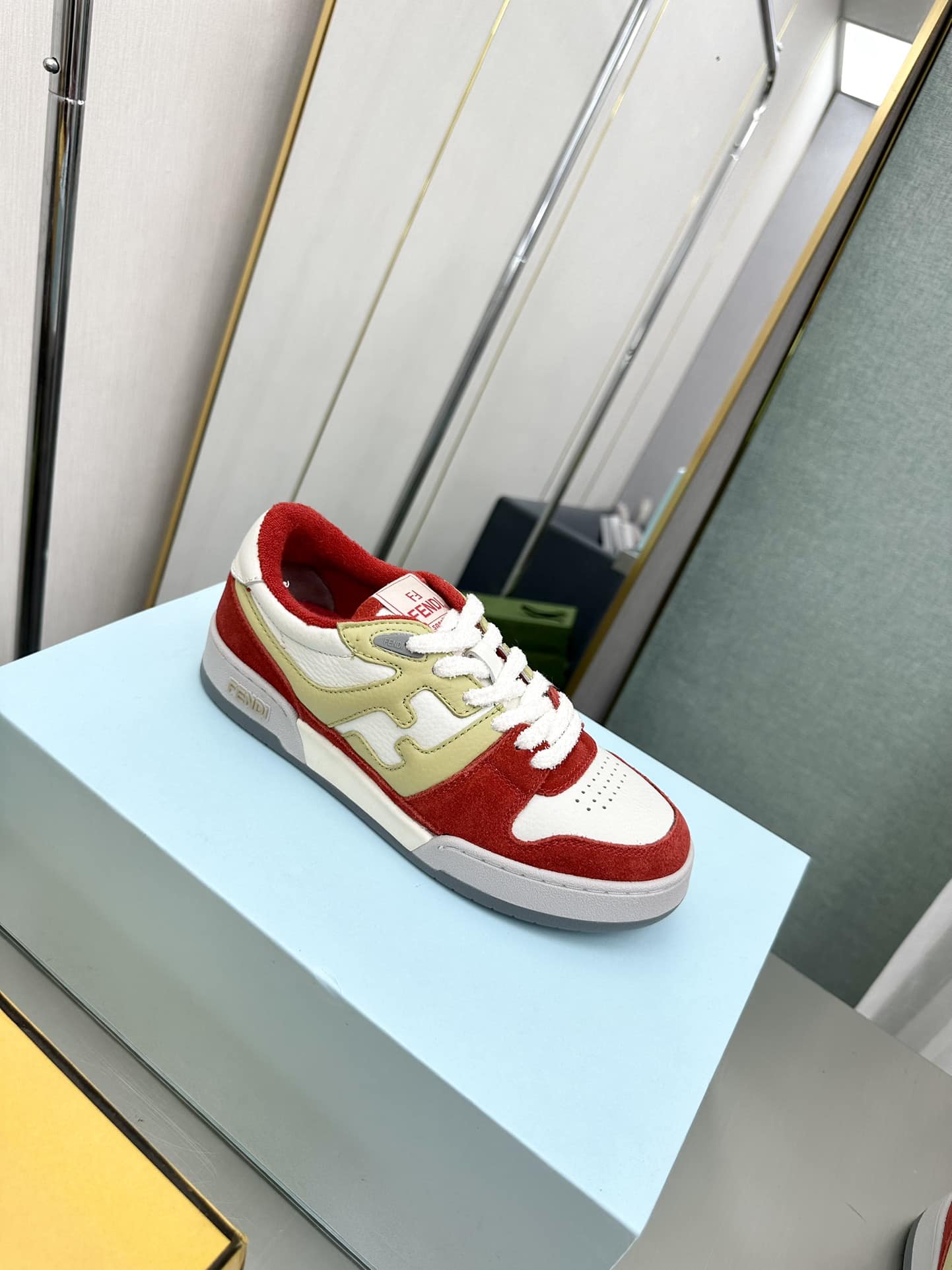 Fendi Match Suede Low Tops White And Red 7E1493Ai1Nf1H1D