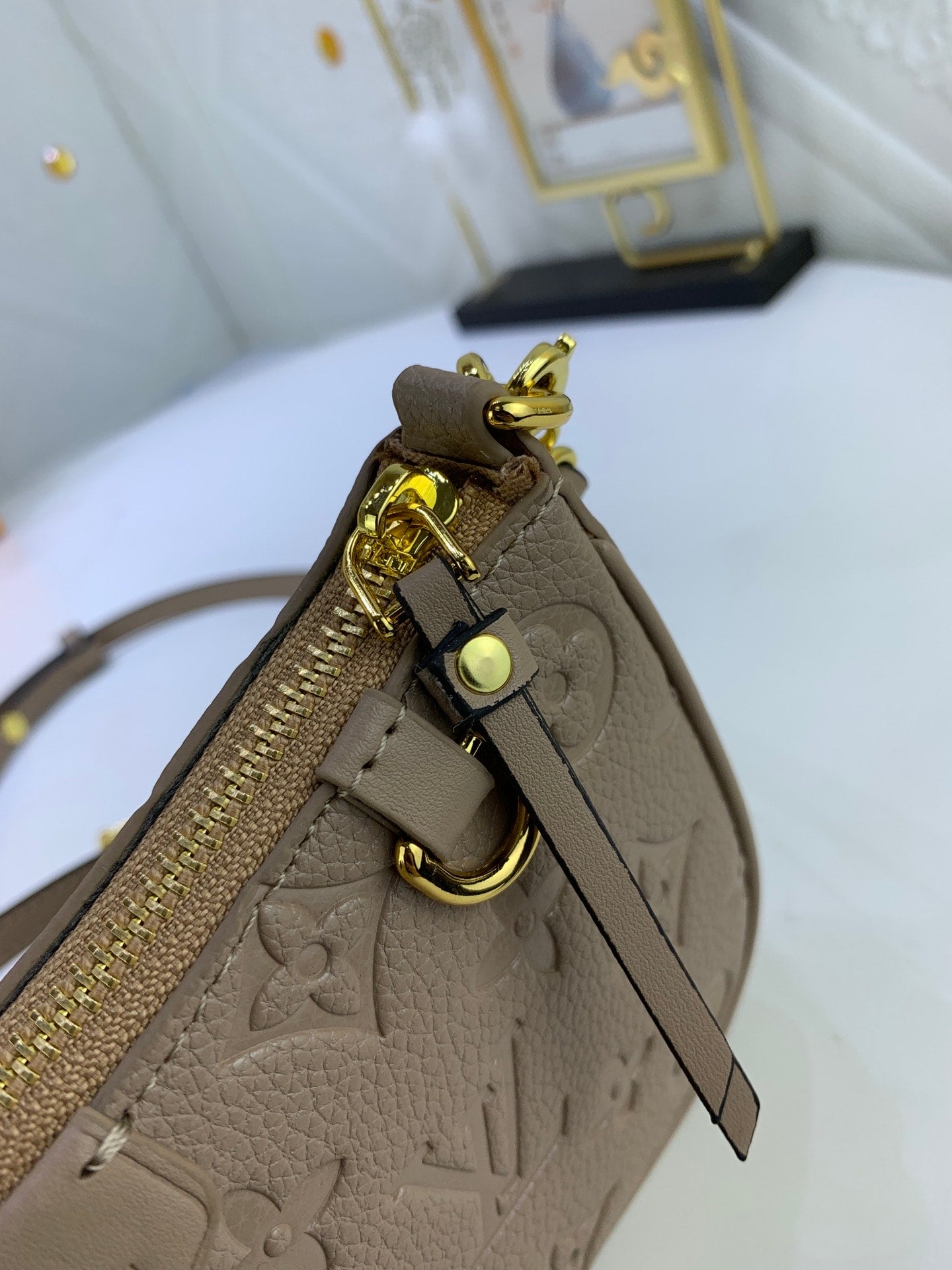Louis Vuitton Easy Pouch On Strap Tourterelle Beige 19Cm
