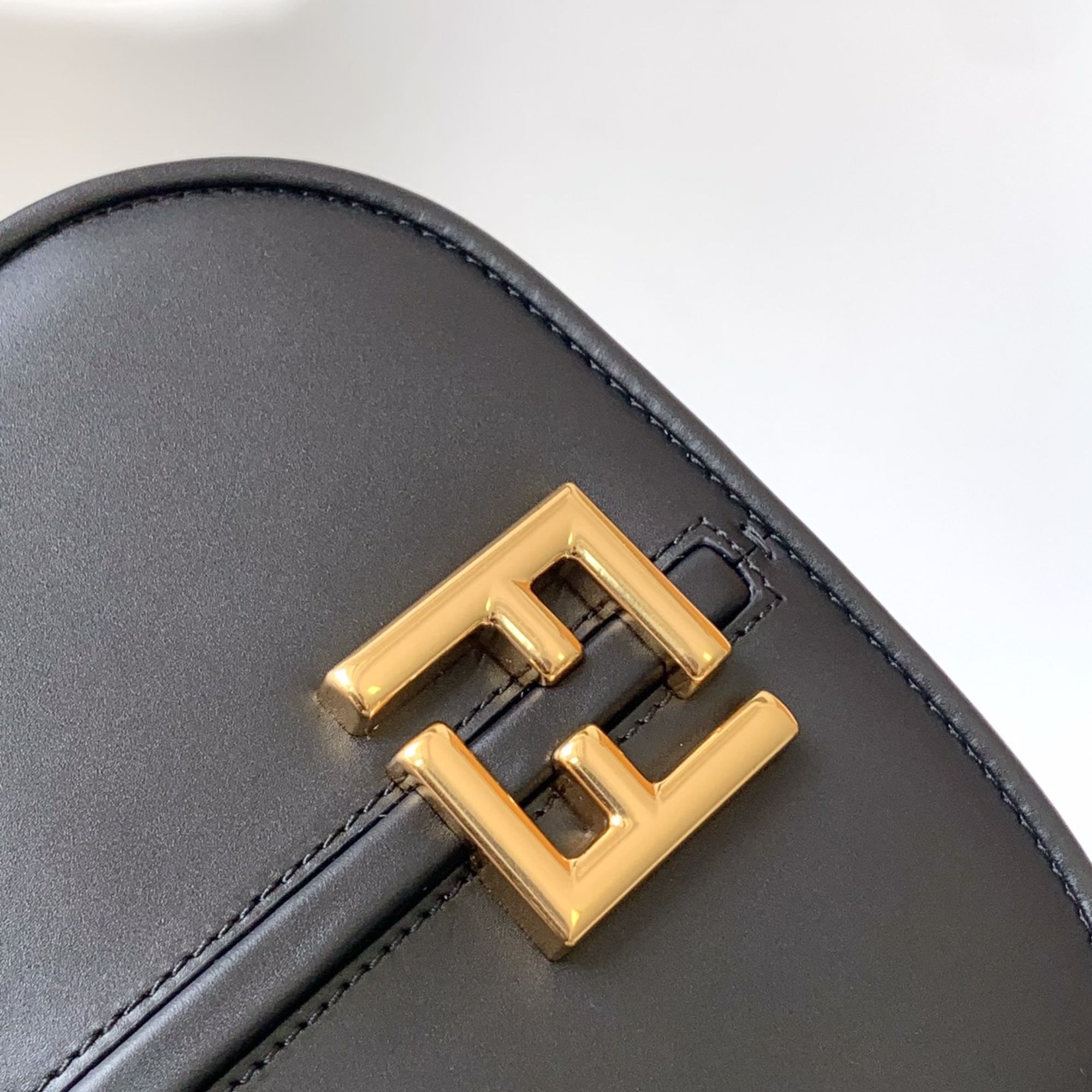 Fendi C’mon Medium Shoulder Bag Black 21cm/ 8.3in