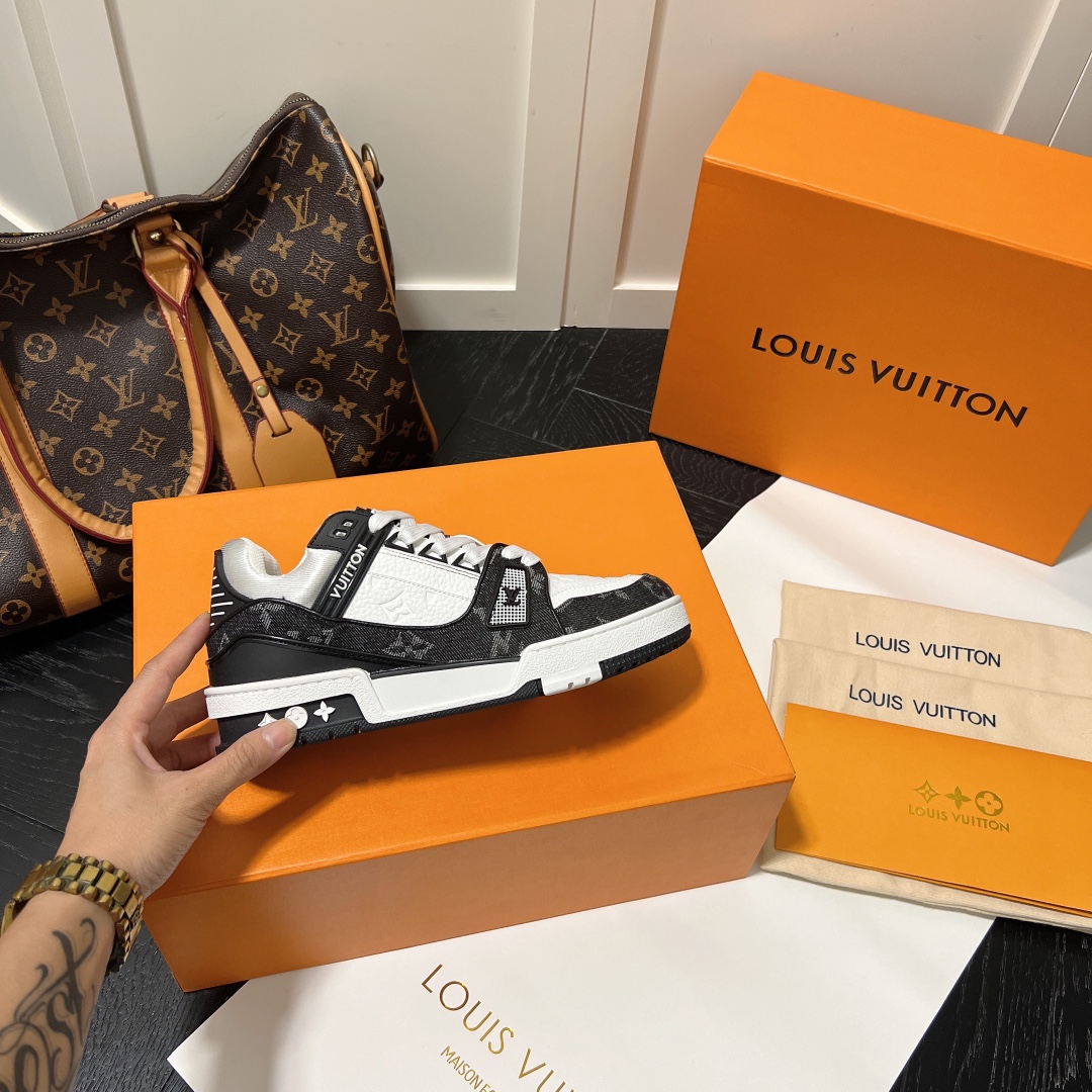Louis Vuitton Trainer Sneaker Black And White 1A9Jgb