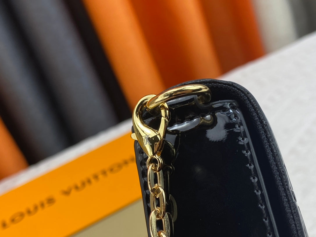 Louis Vuitton Pochette F Lice Amarante Monogram Vernis Black 21Cm