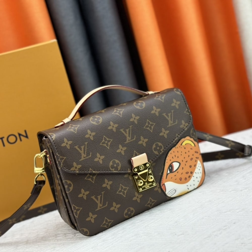 Louis Vuitton Pochette Métis Monogram Coated Canvas 25Cm M47203