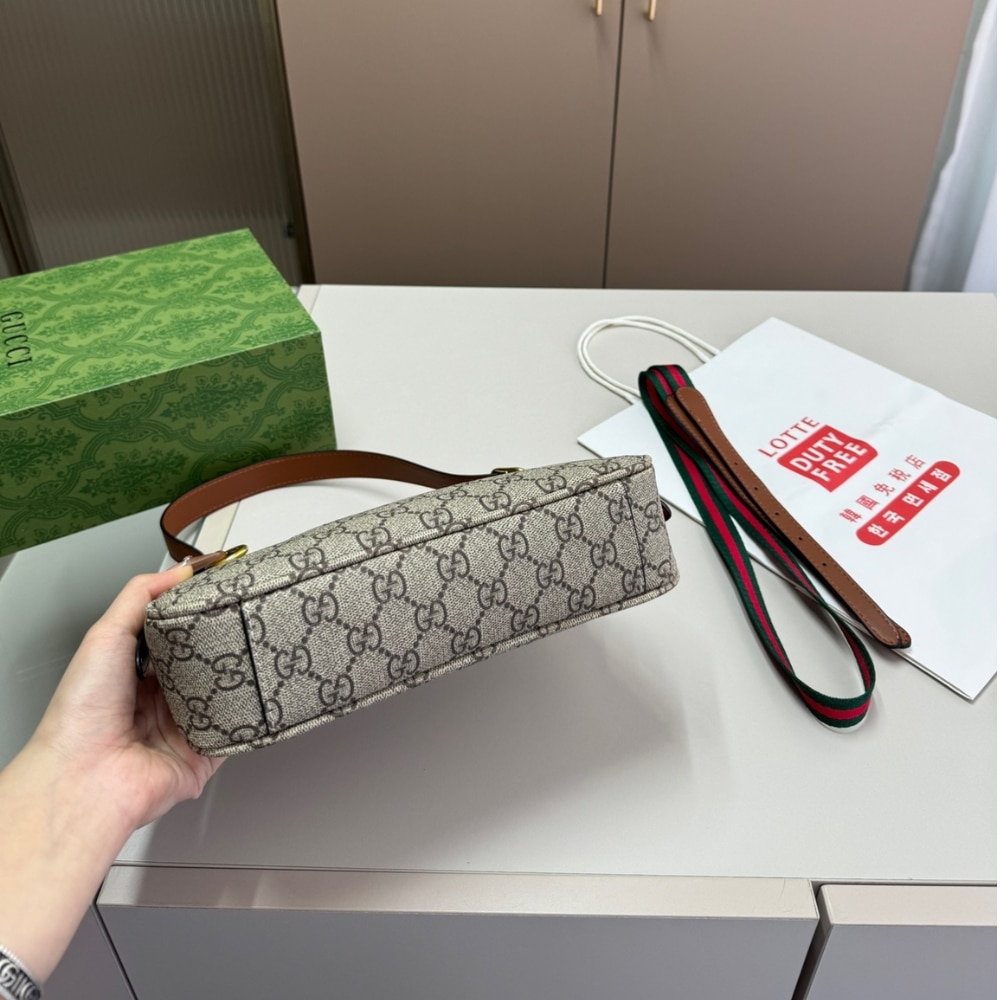 Gucci Gg Emblem Super Mini Shoulder Bag Beige And Brown 24Cm 820696 Fad6L 9758