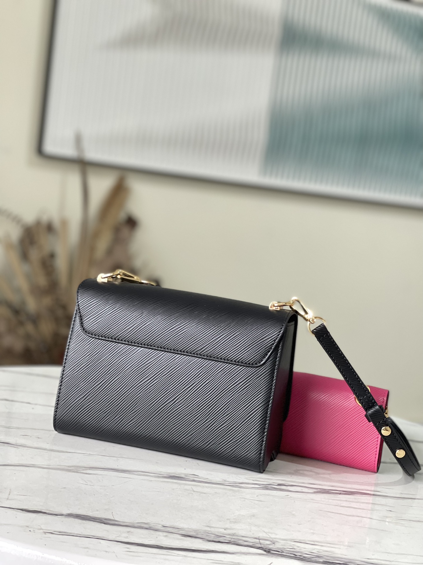 Louis Vuitton Twist Mm 23Cm Black And Pink M59885