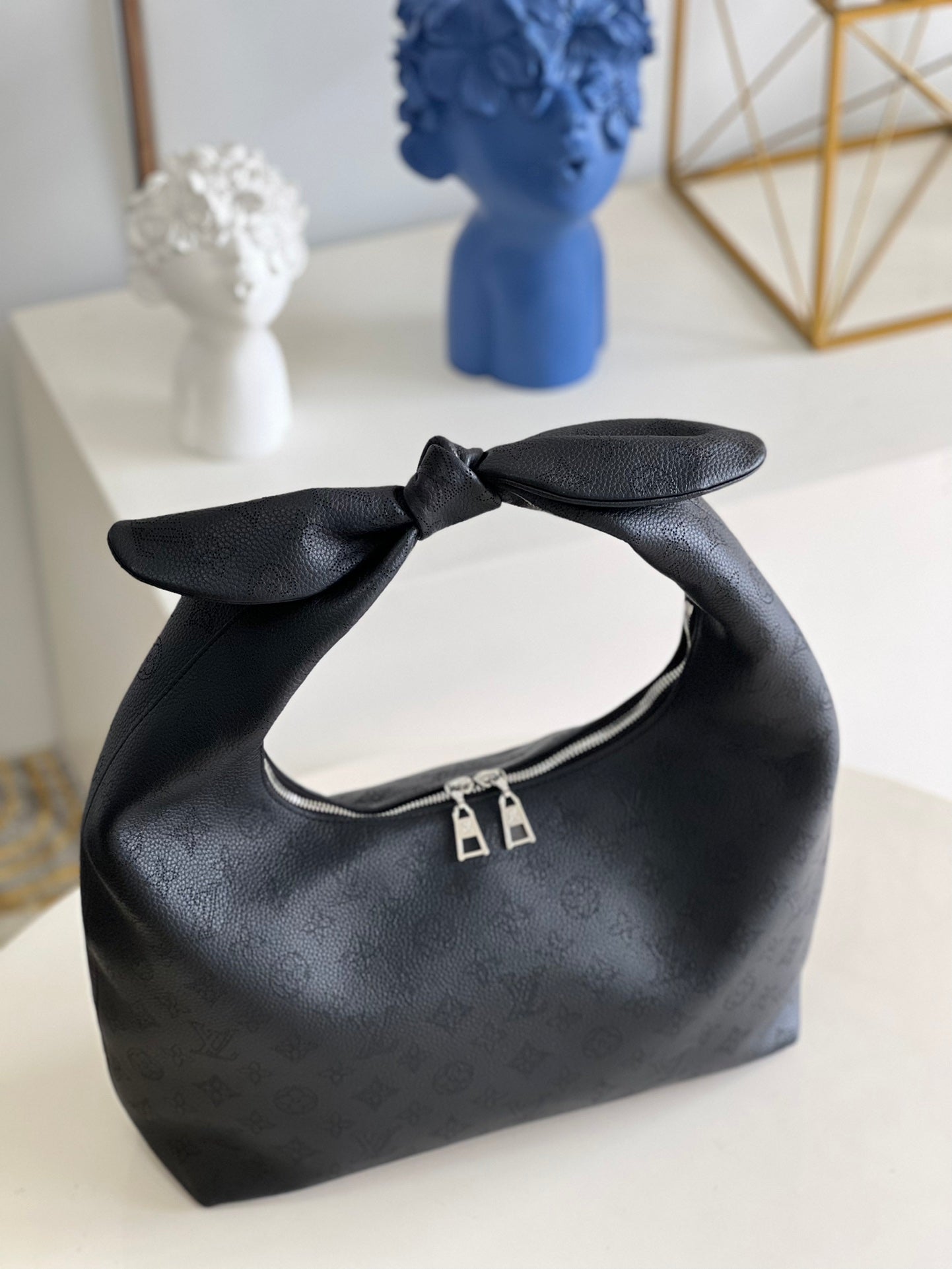 Louis Vuitton Why Knot Mm Black