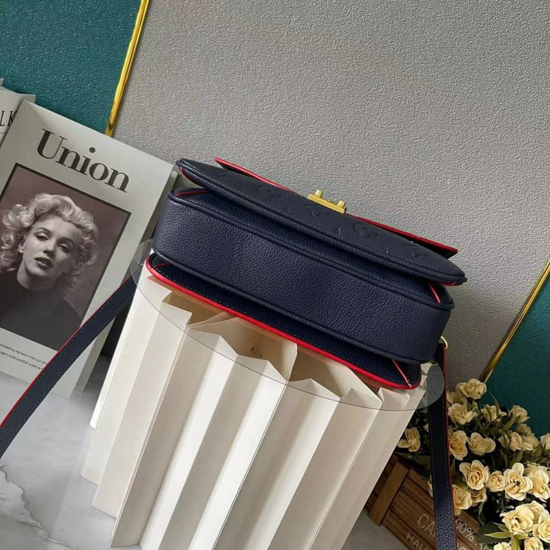 Louis Vuitton Pochette Metis 25Cm M44071