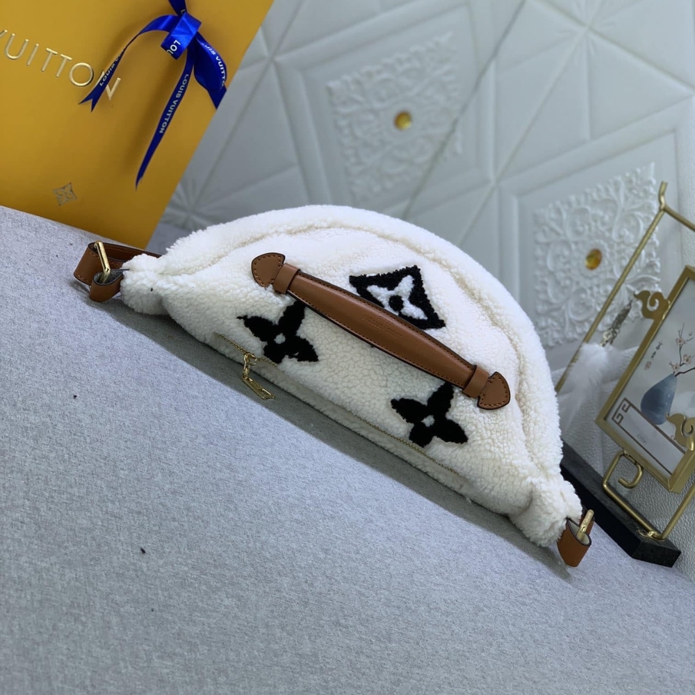 Louis Vuitton Bumbag Monogram Teddy Fleece White 37Cm M23715
