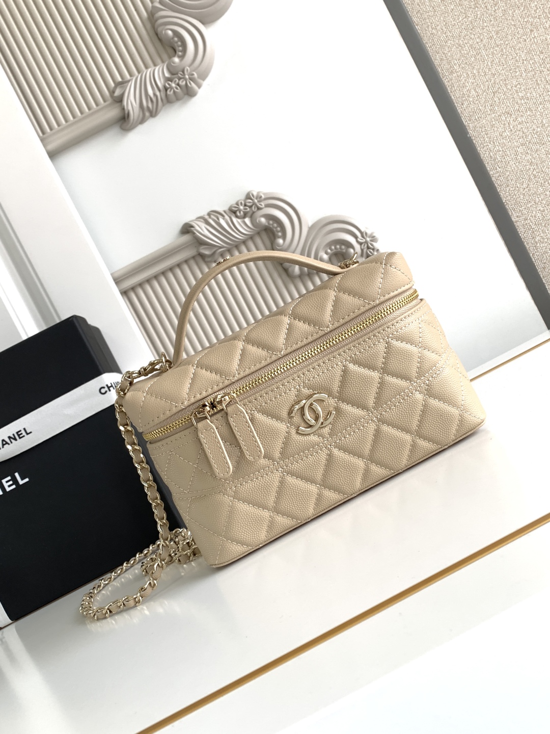 Chanel 25C Vanity Case Beige 20cm