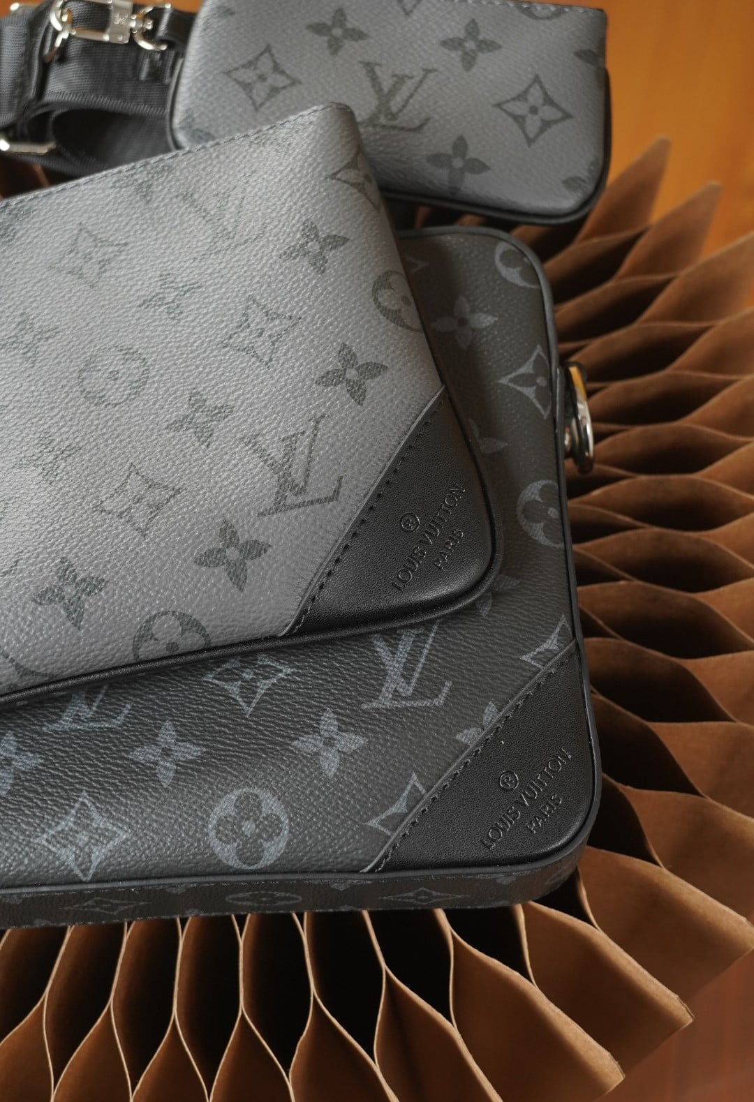 Louis Vuitton Trio Messenger 25Cm M69443