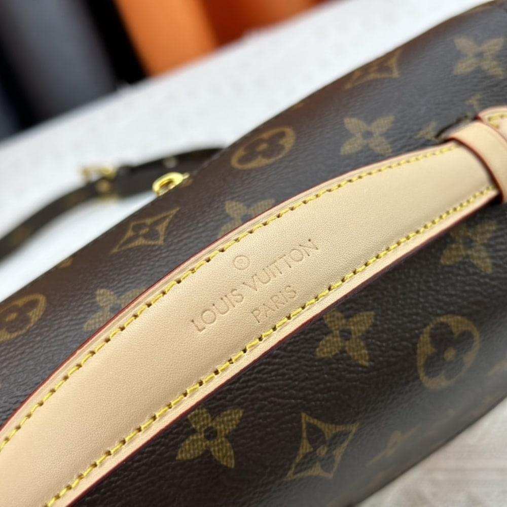 Louis Vuitton Pochette Métis Monogram Coated Canvas 25Cm M47203