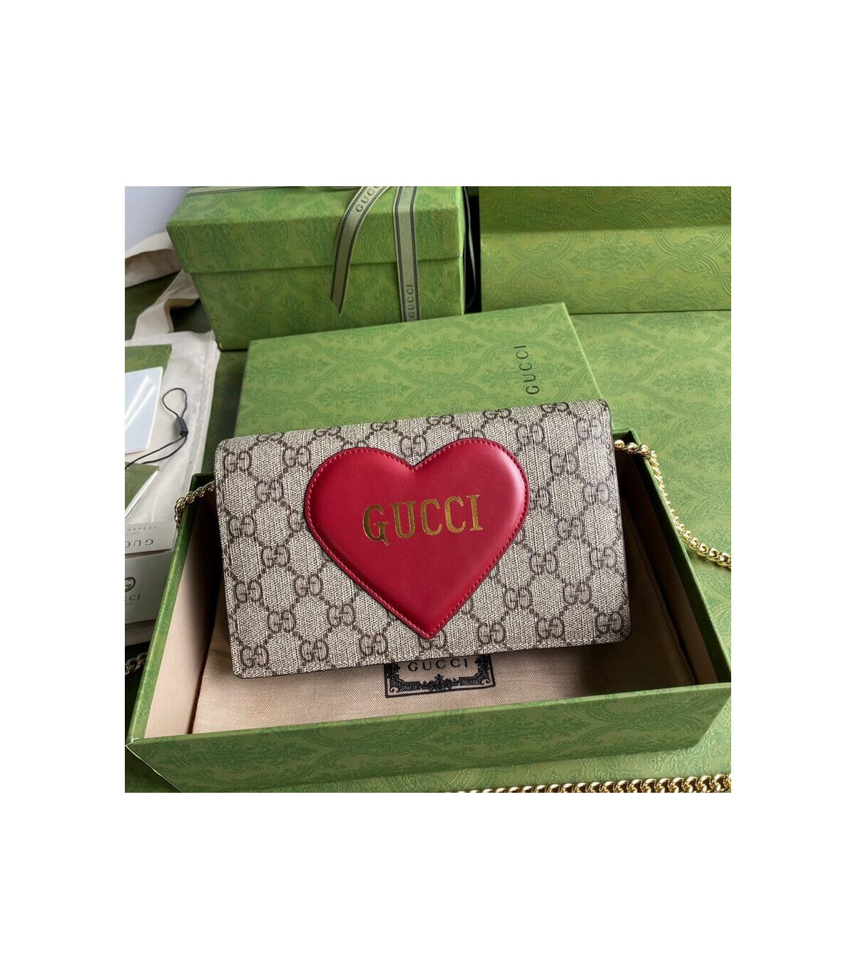 Gucci Valentine’s Day Chain Card Case Wallet