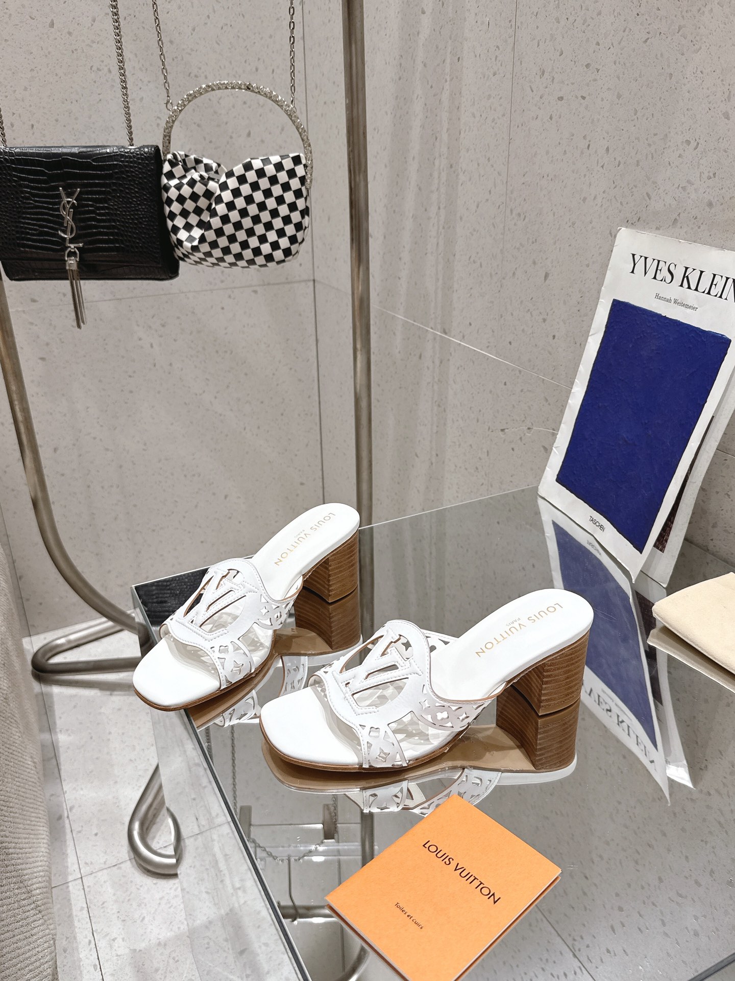 Louis Vuitton LV Isola Flat Mule White Women – 5.5cm Heel / 2.17in