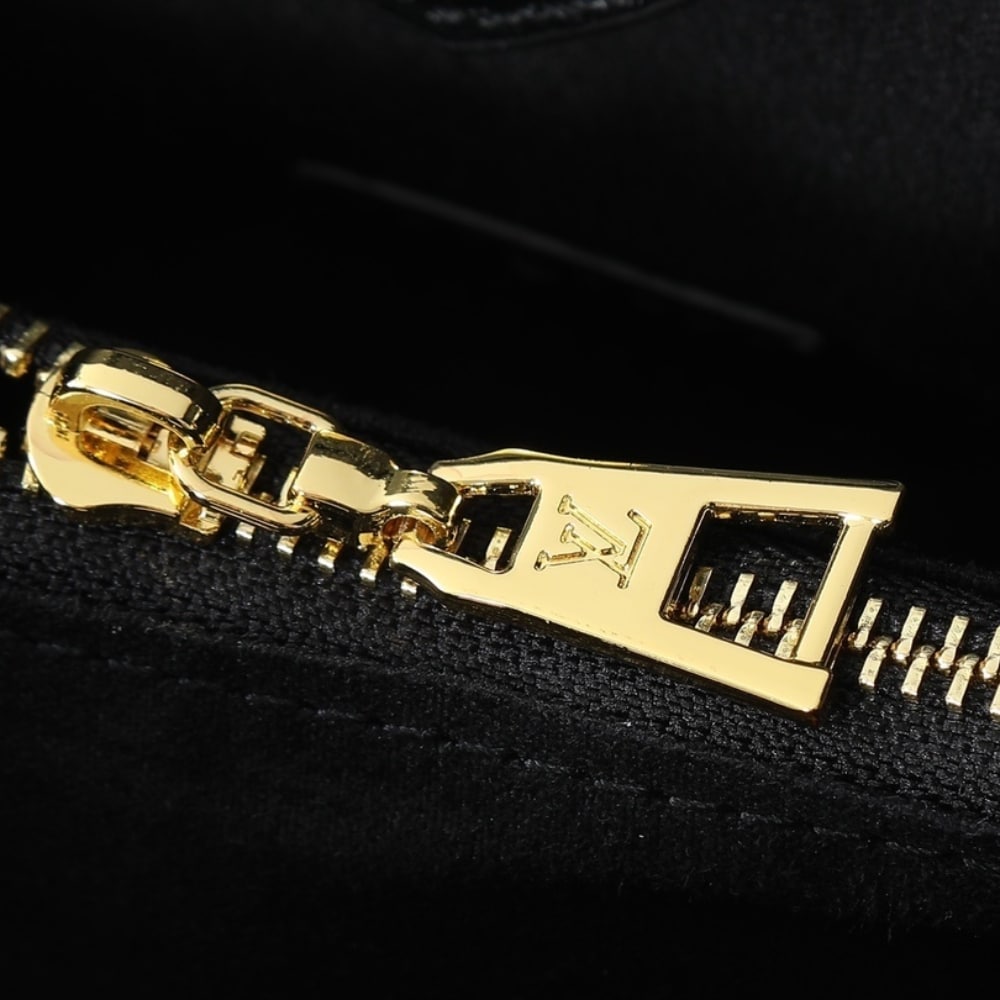 Louis Vuitton Avenue PM Black 30Cm M25577