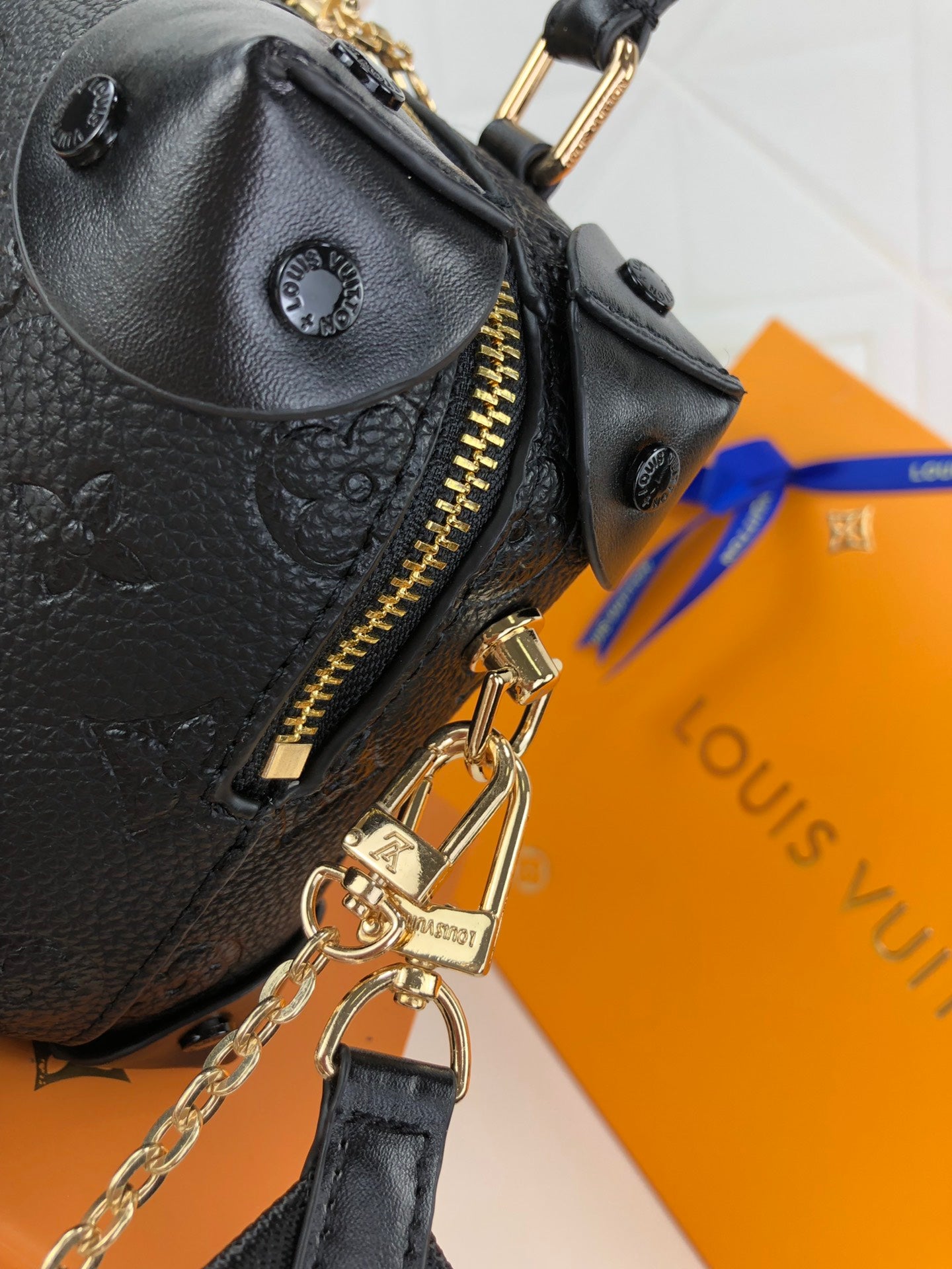 Louis Vuitton Saintong Monogram Canvas Black 22Cm