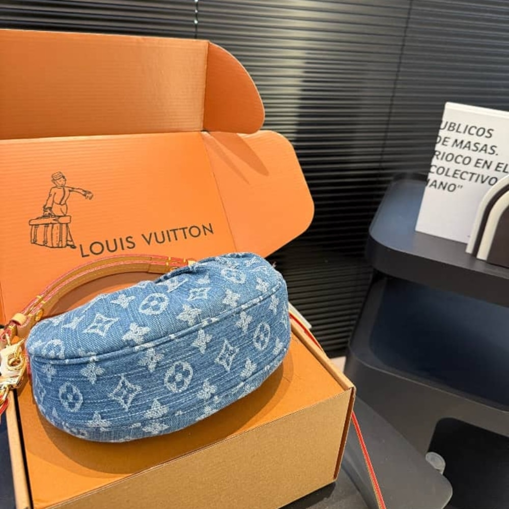 Louis Vuitton Pochette Valley Bag Denim Blue 21Cm M13571